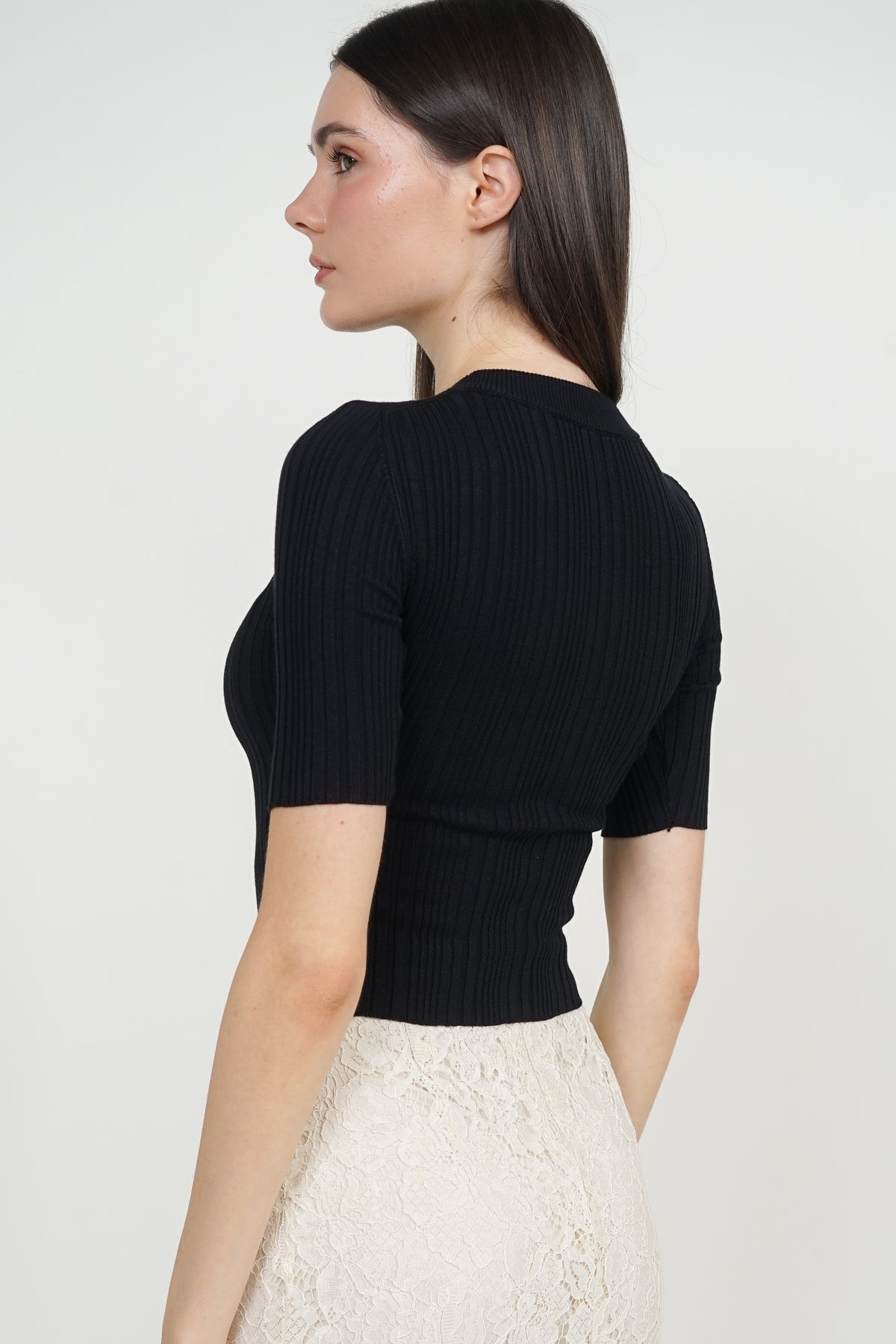 Round Neck Ribbed Knit Top in Black