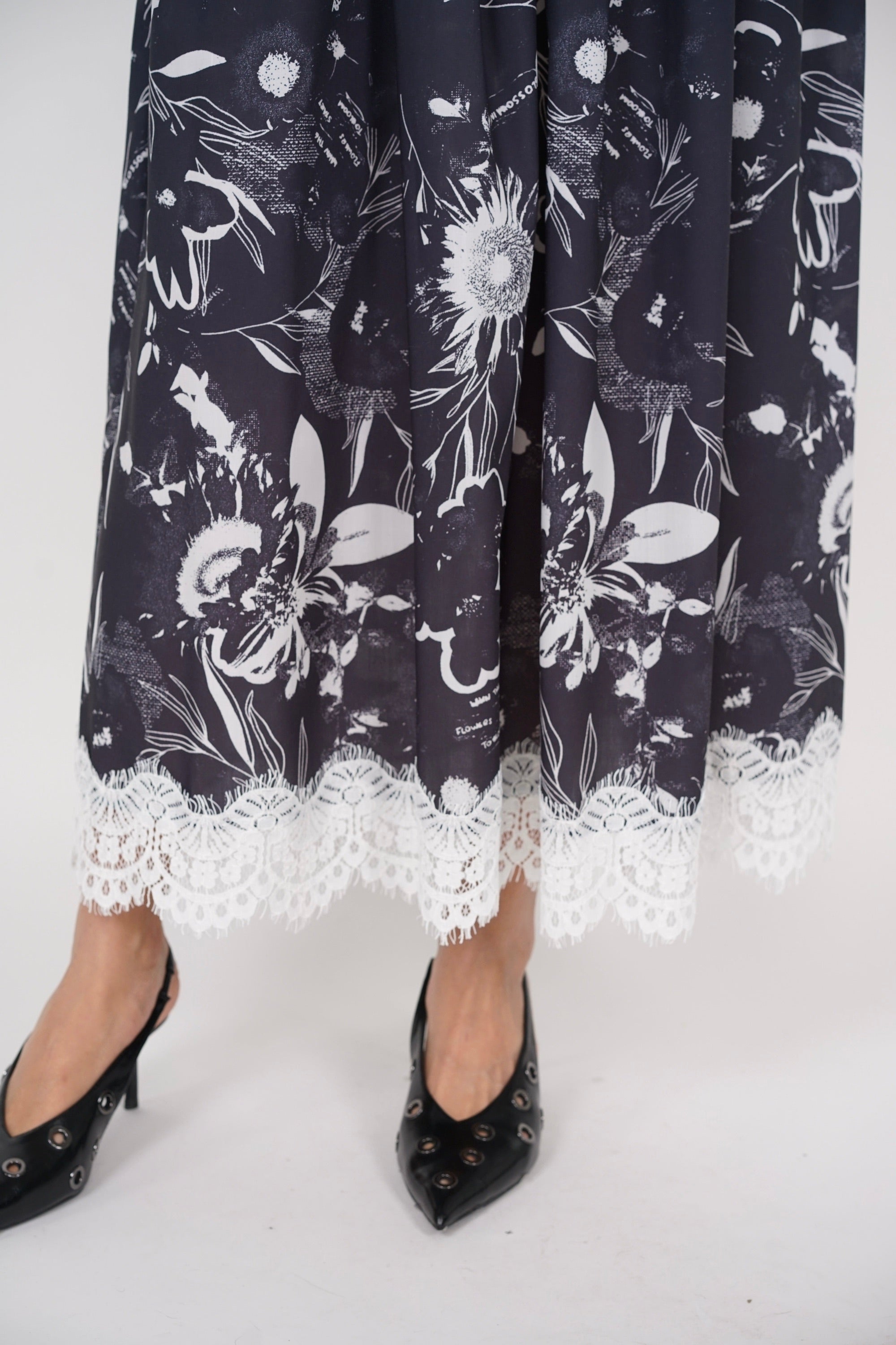 Flare Lace Trim Skirt in Black Floral