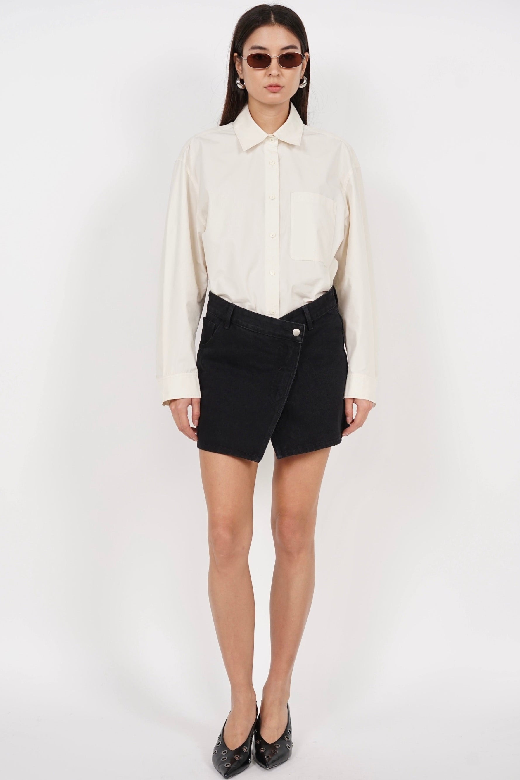 Low Waist Mini Skirt in Black