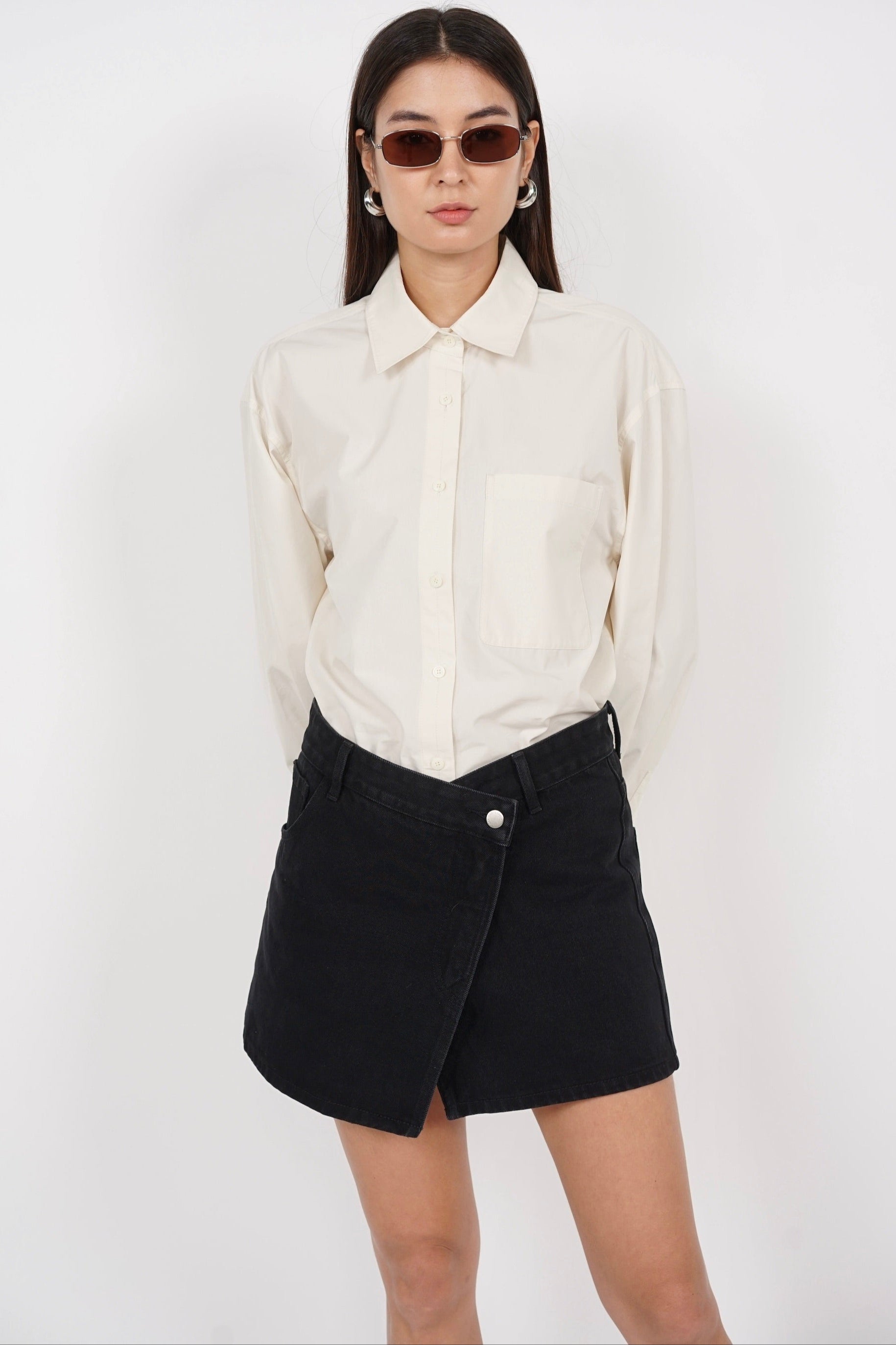 Low Waist Mini Skirt in Black