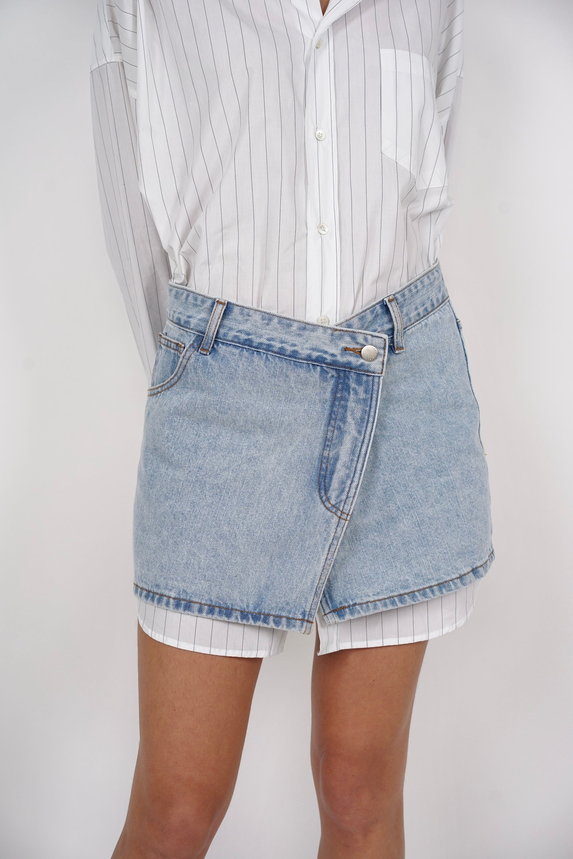 Low Waist Mini Skirt in Light Blue