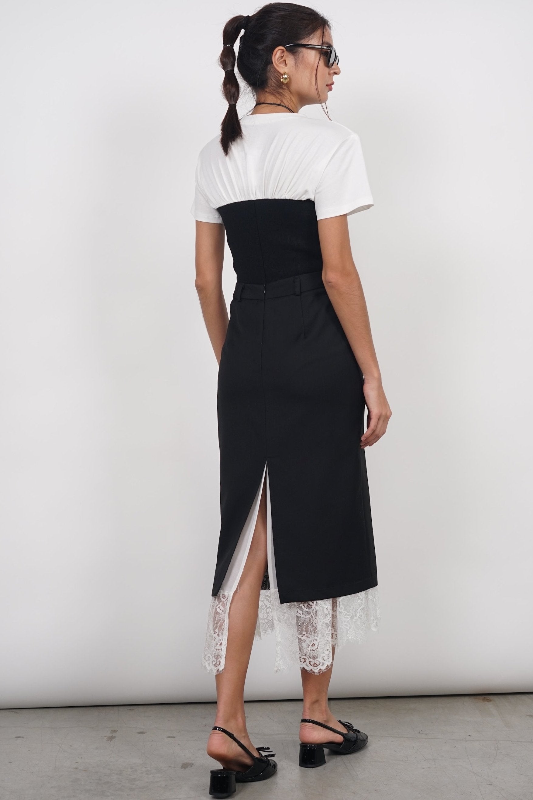 Dreamy Lace Skirt in Black