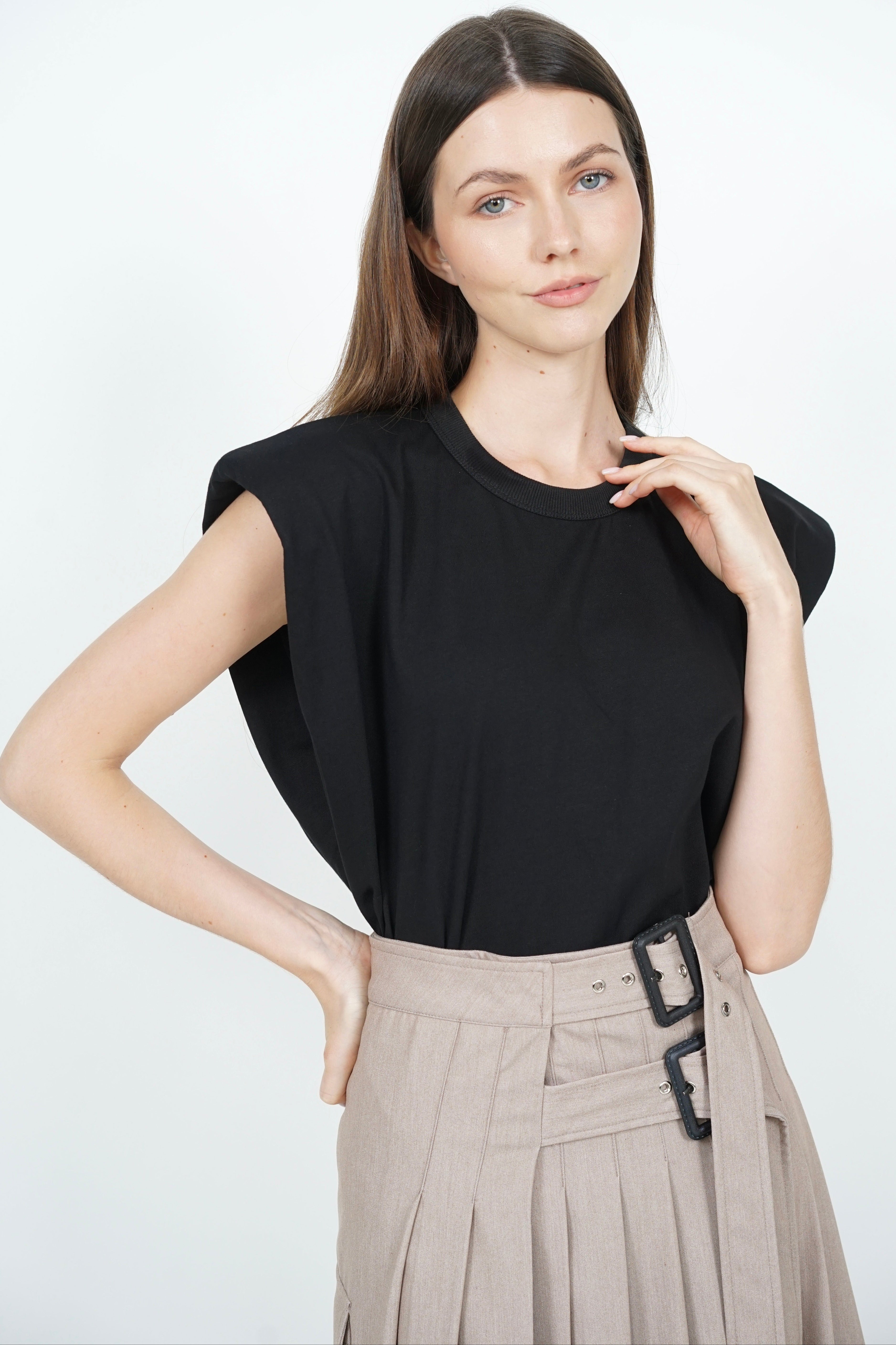 Muscle Tank Top in Black