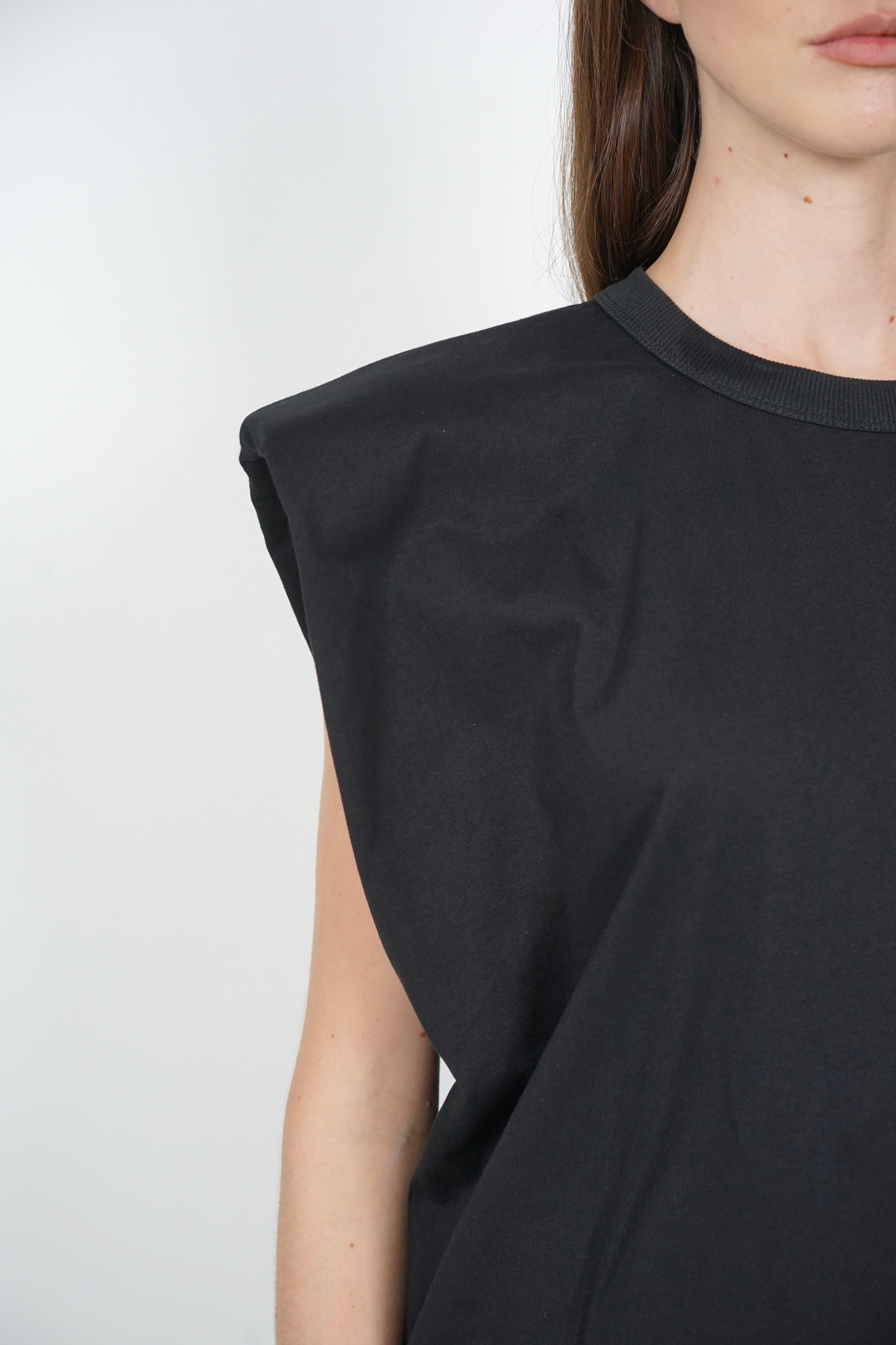 Muscle Tank Top in Black