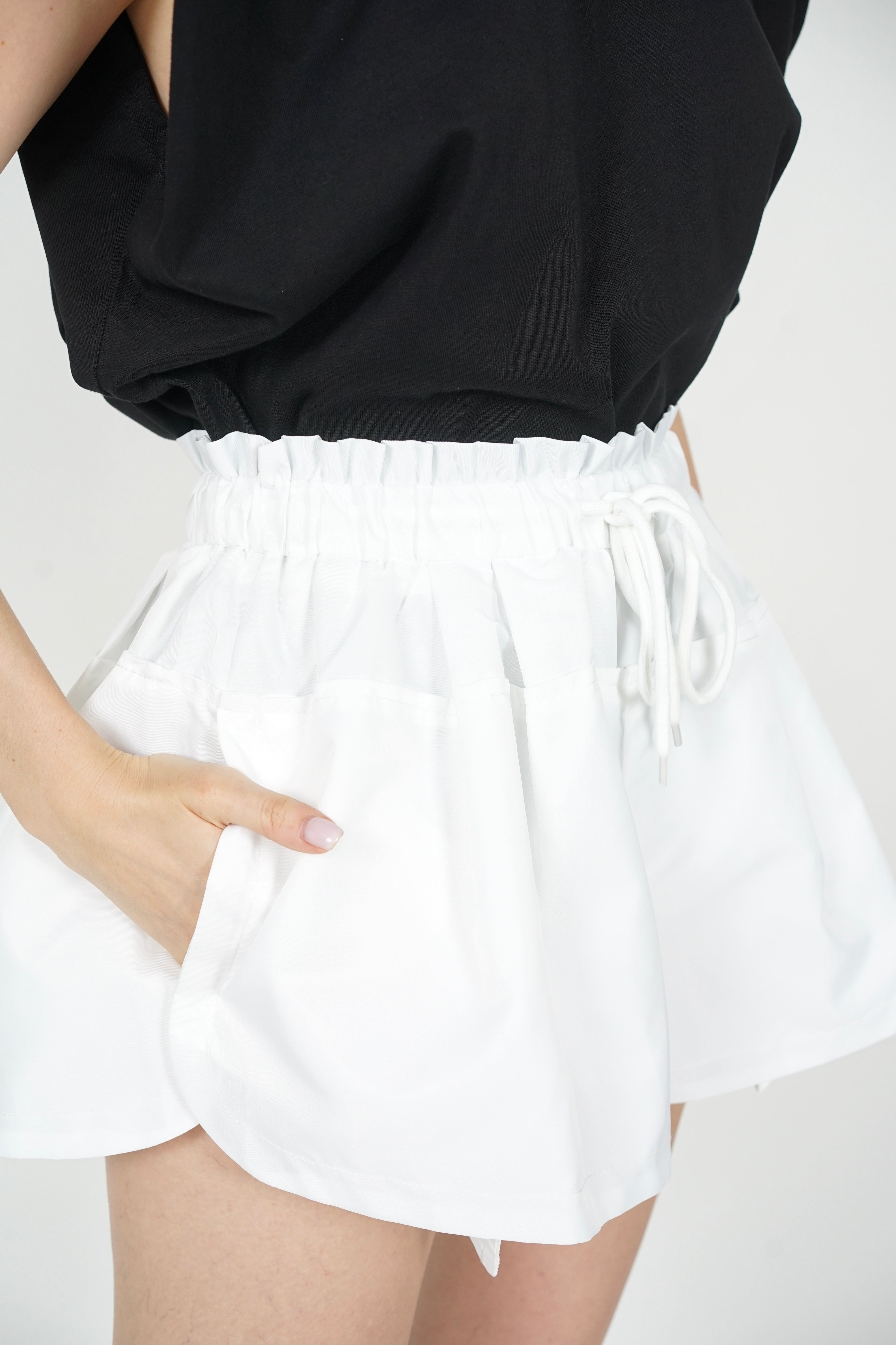 Drawstring Waist Shorts in White