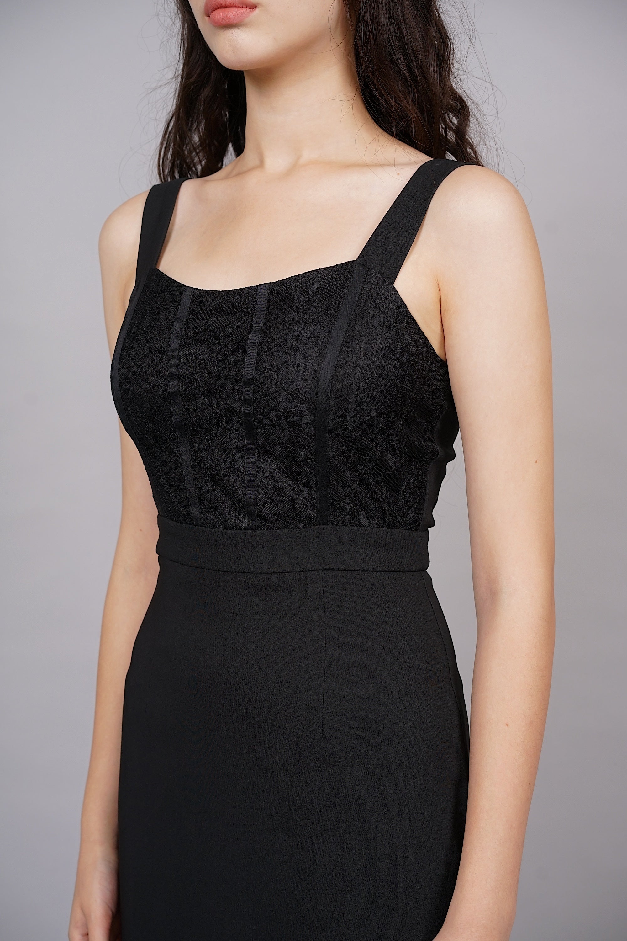 Akai Contrast Lace Dress in Black