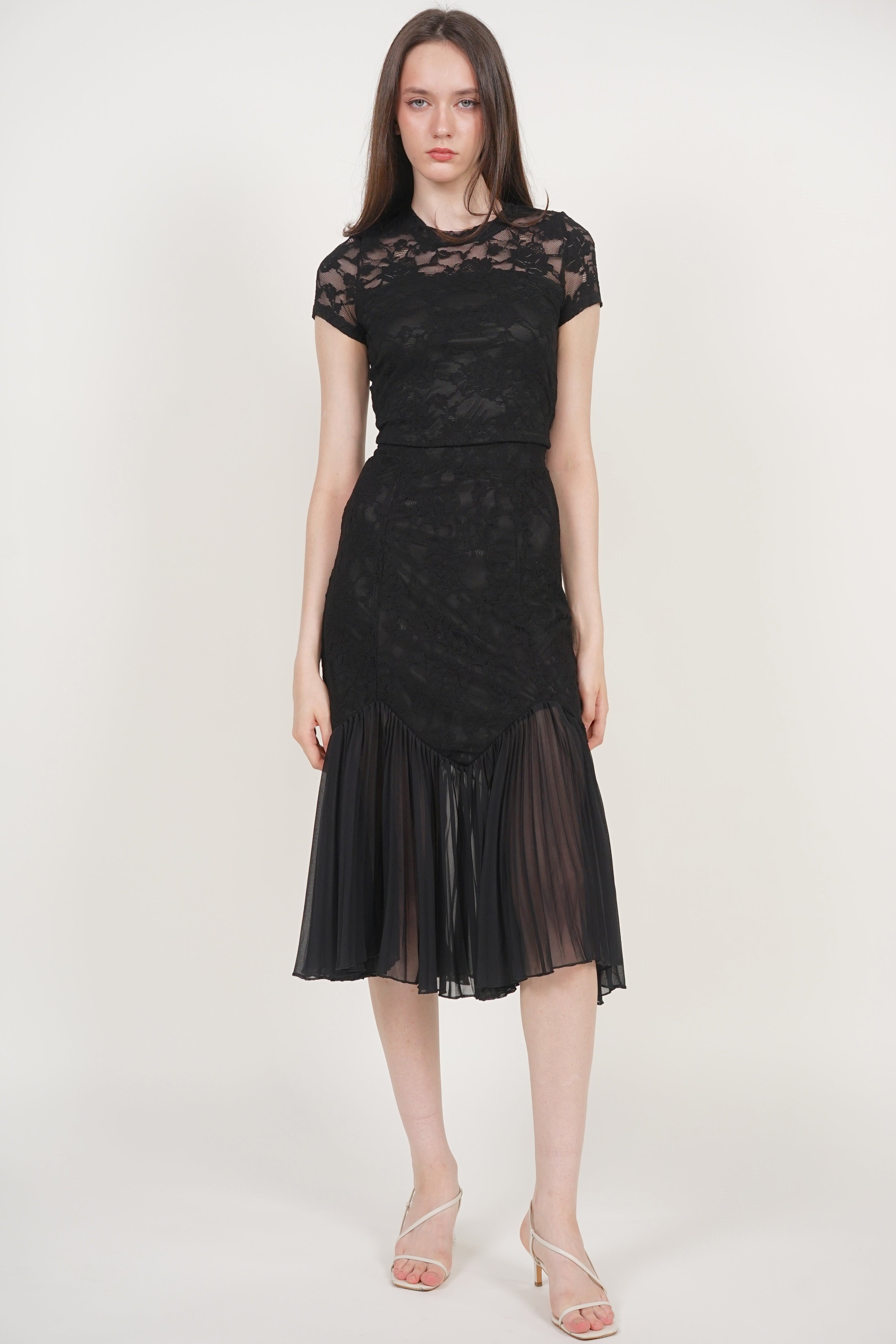 Crop Top Waist Tie in Black Lace