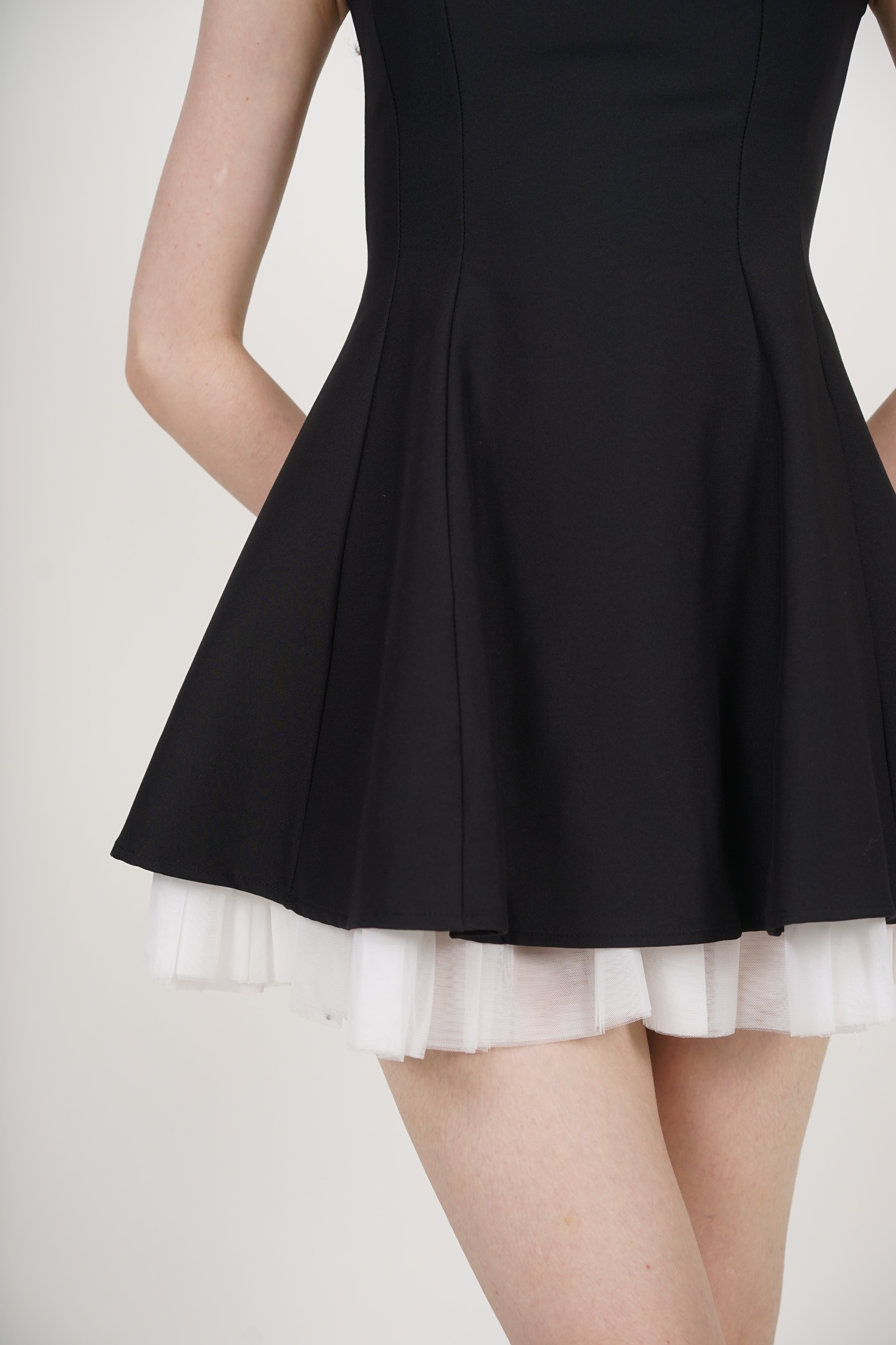 Sleeveless Contrast Mini Dress in Black