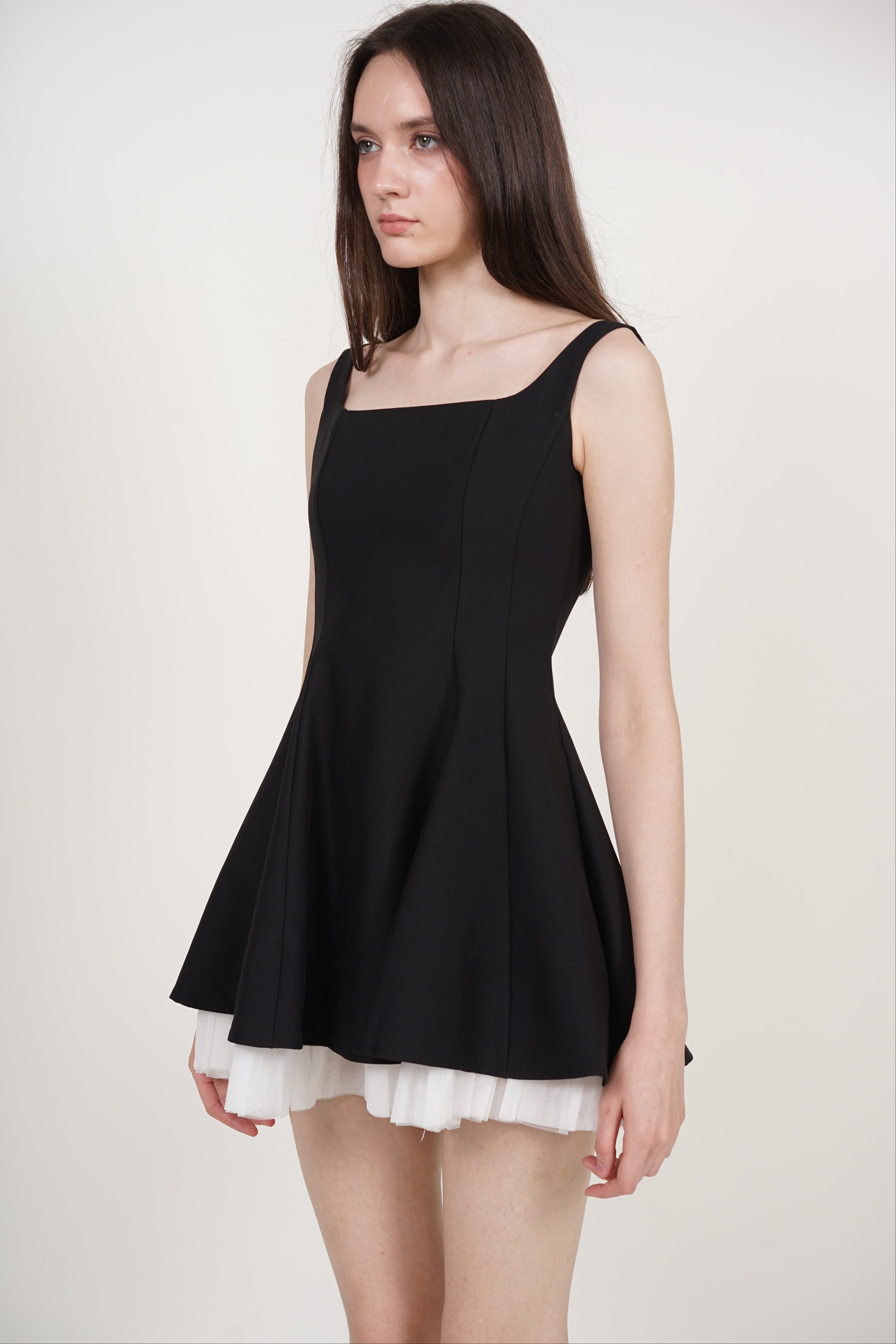 Sleeveless Contrast Mini Dress in Black