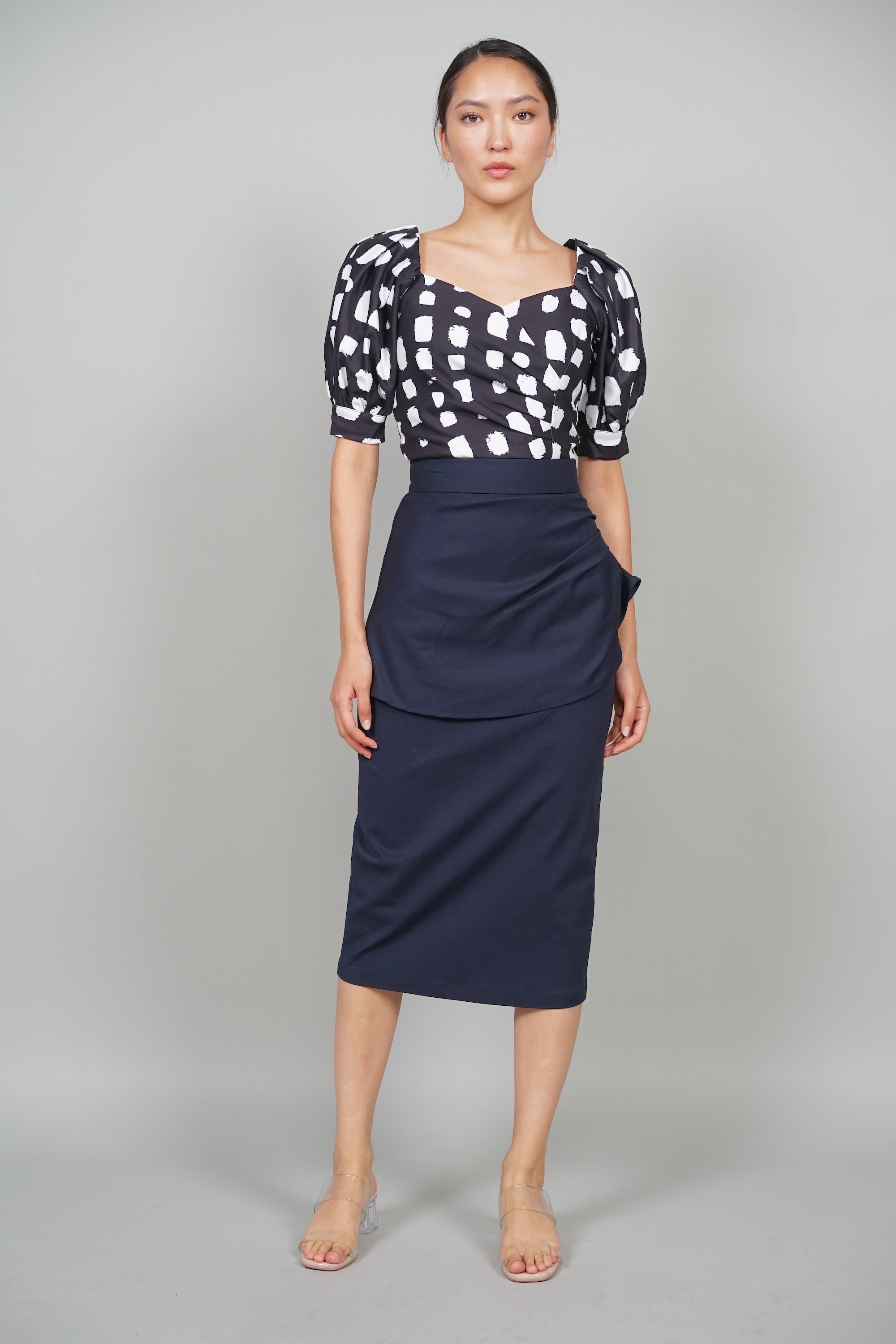 Vince Puffy Top in Black Abstract
