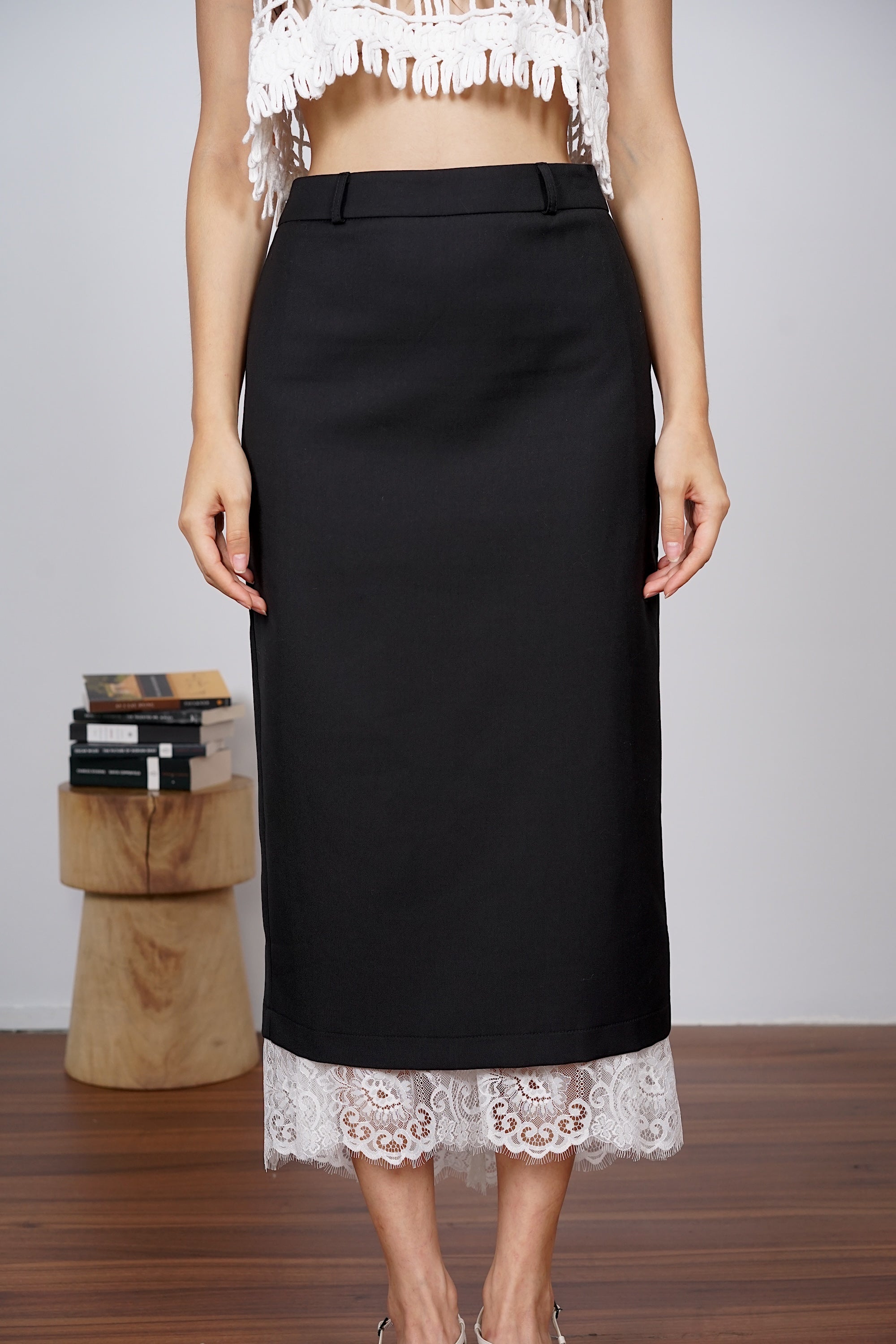 Dreamy Lace Skirt in Black