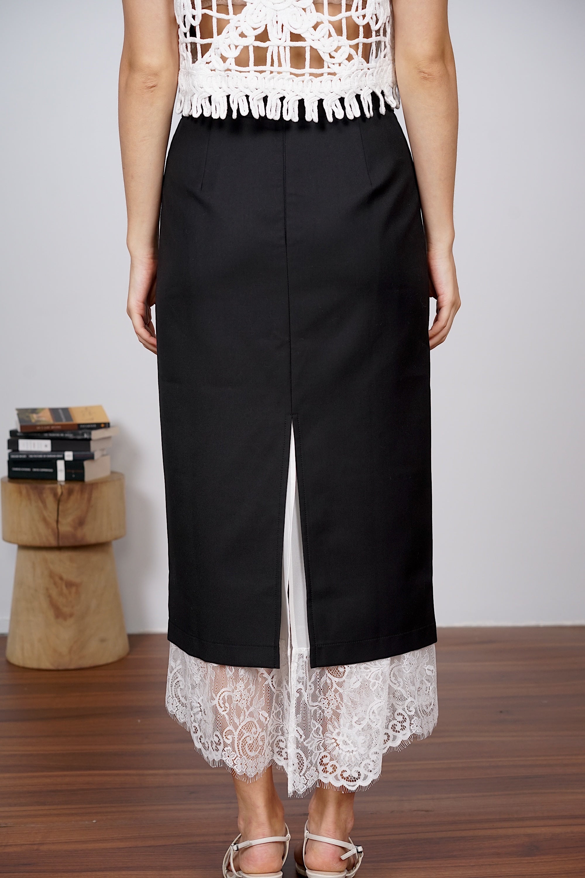Dreamy Lace Skirt in Black