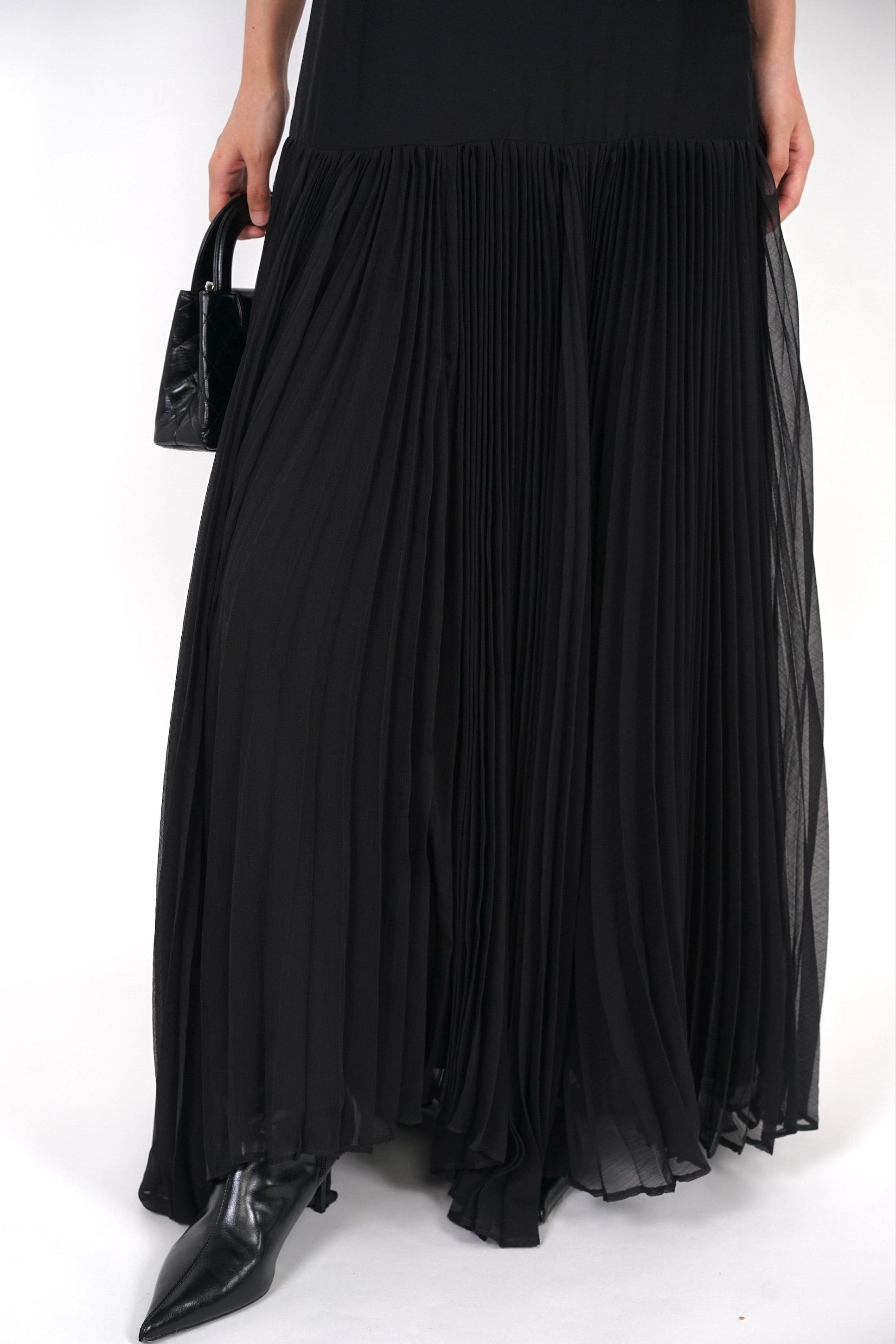 Pleated Flowy Dress in Black