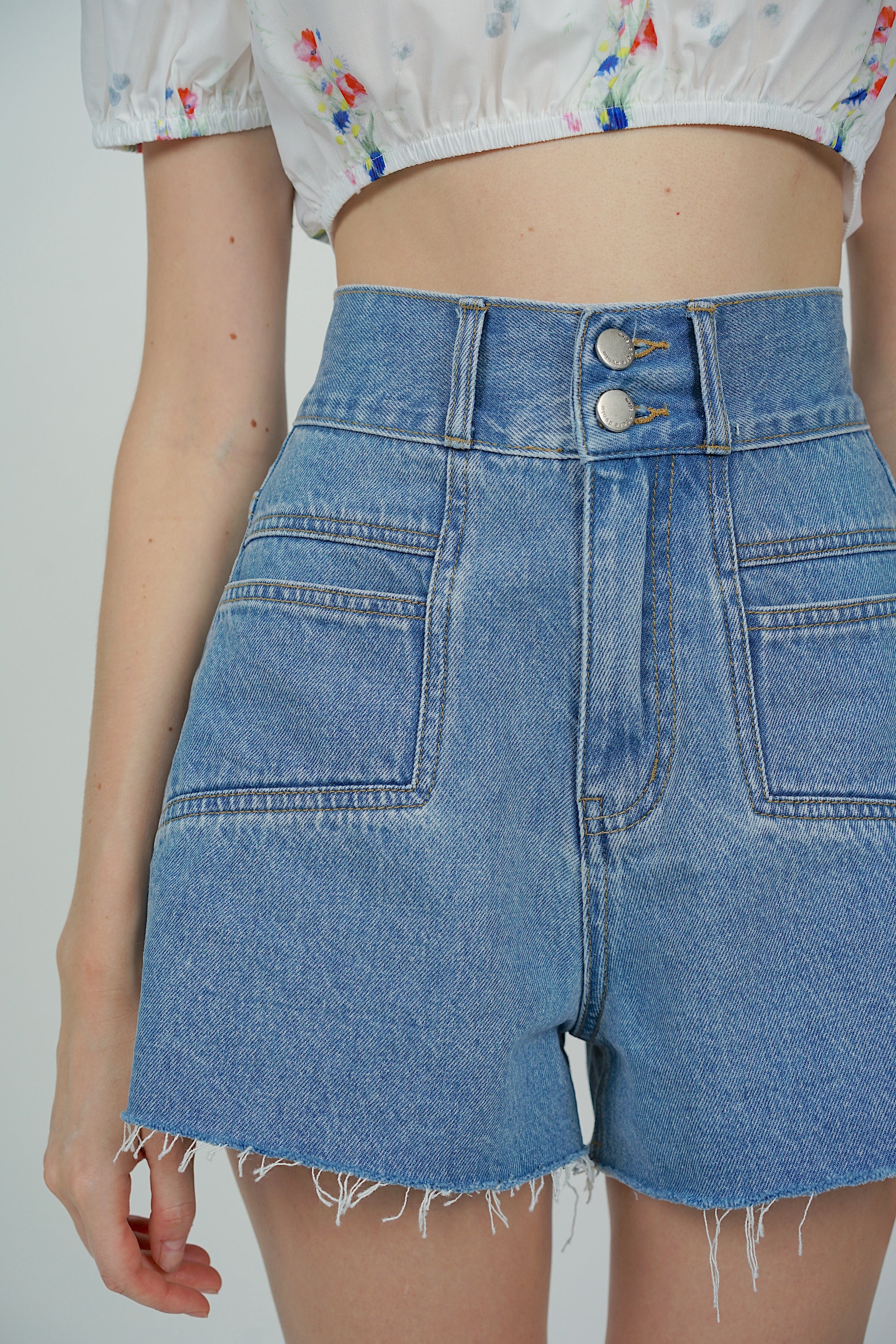 High-Waist Double Button Shorts in Washed Blue