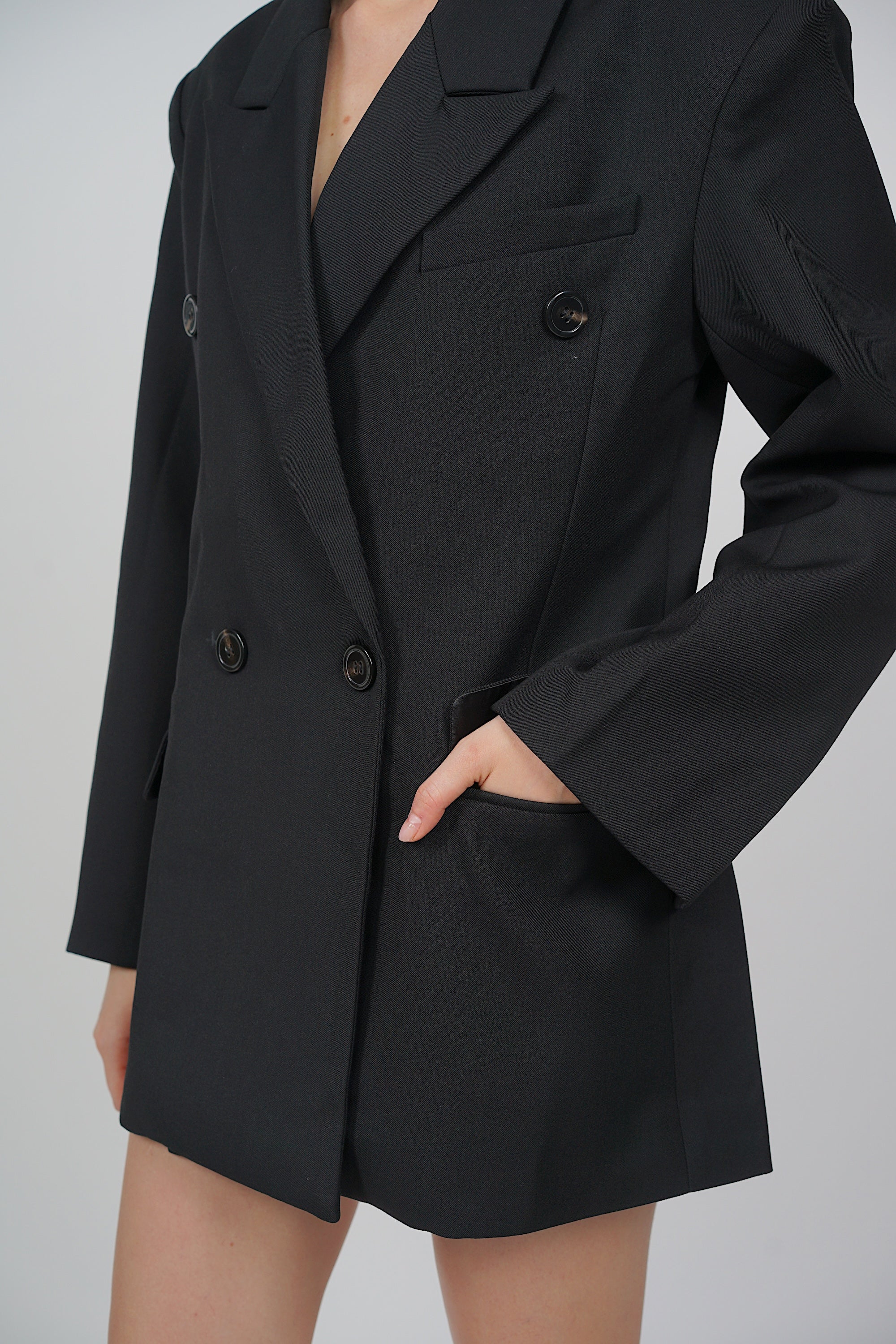 Oversized Peak Lapel Blazer in Black