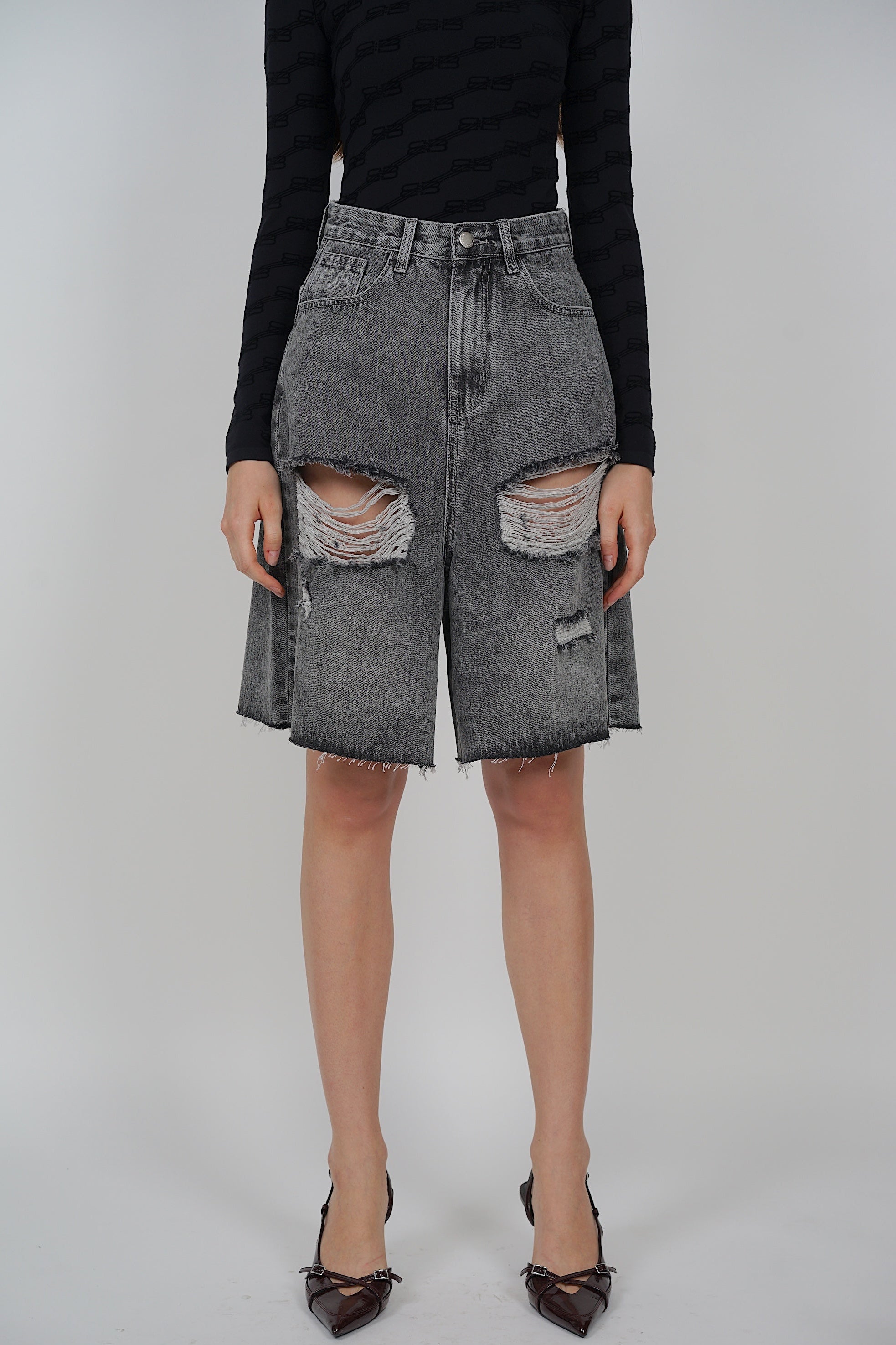 Distressed Bermuda Denim Jeans in Washed Grey