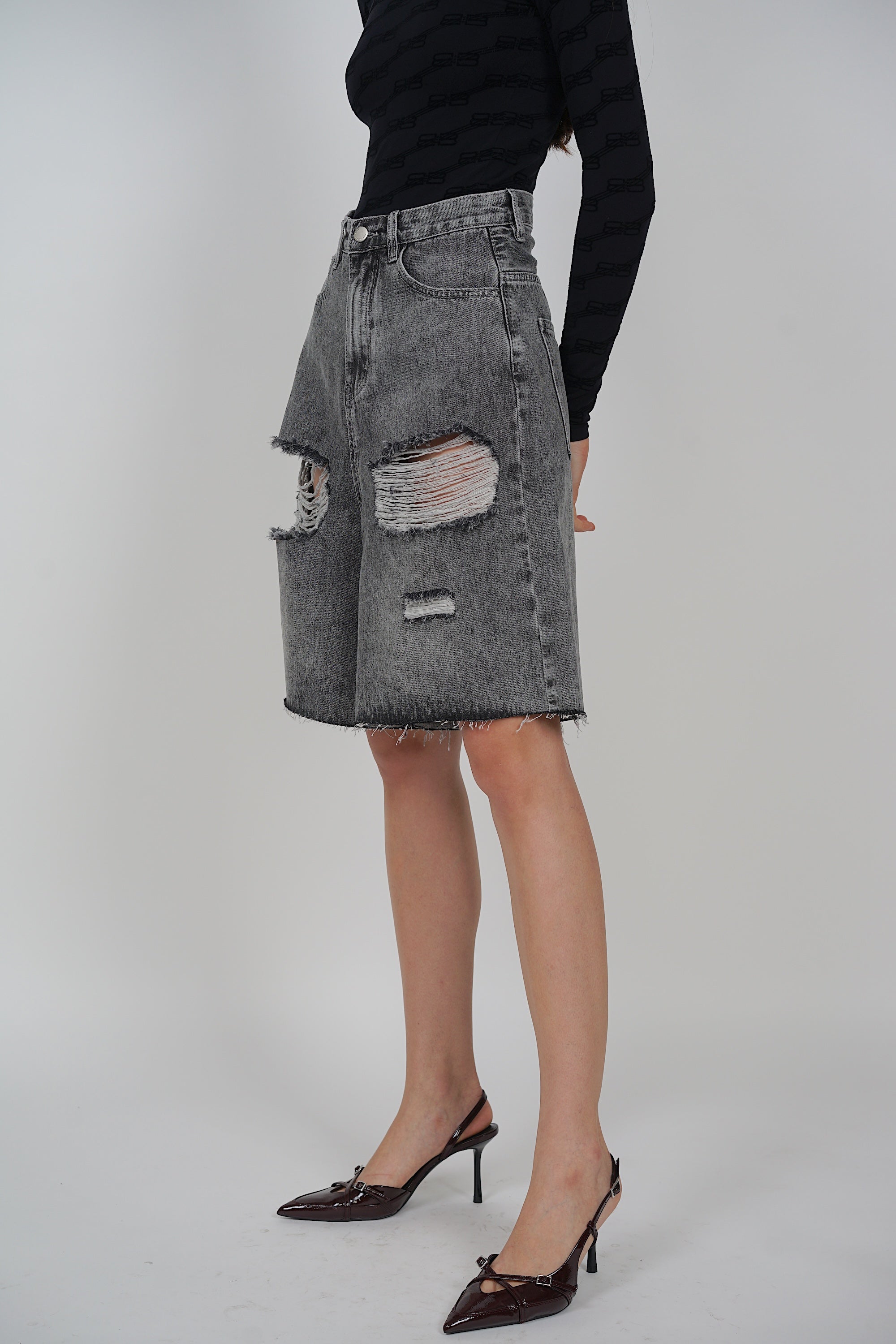 Distressed Bermuda Denim Jeans in Washed Grey