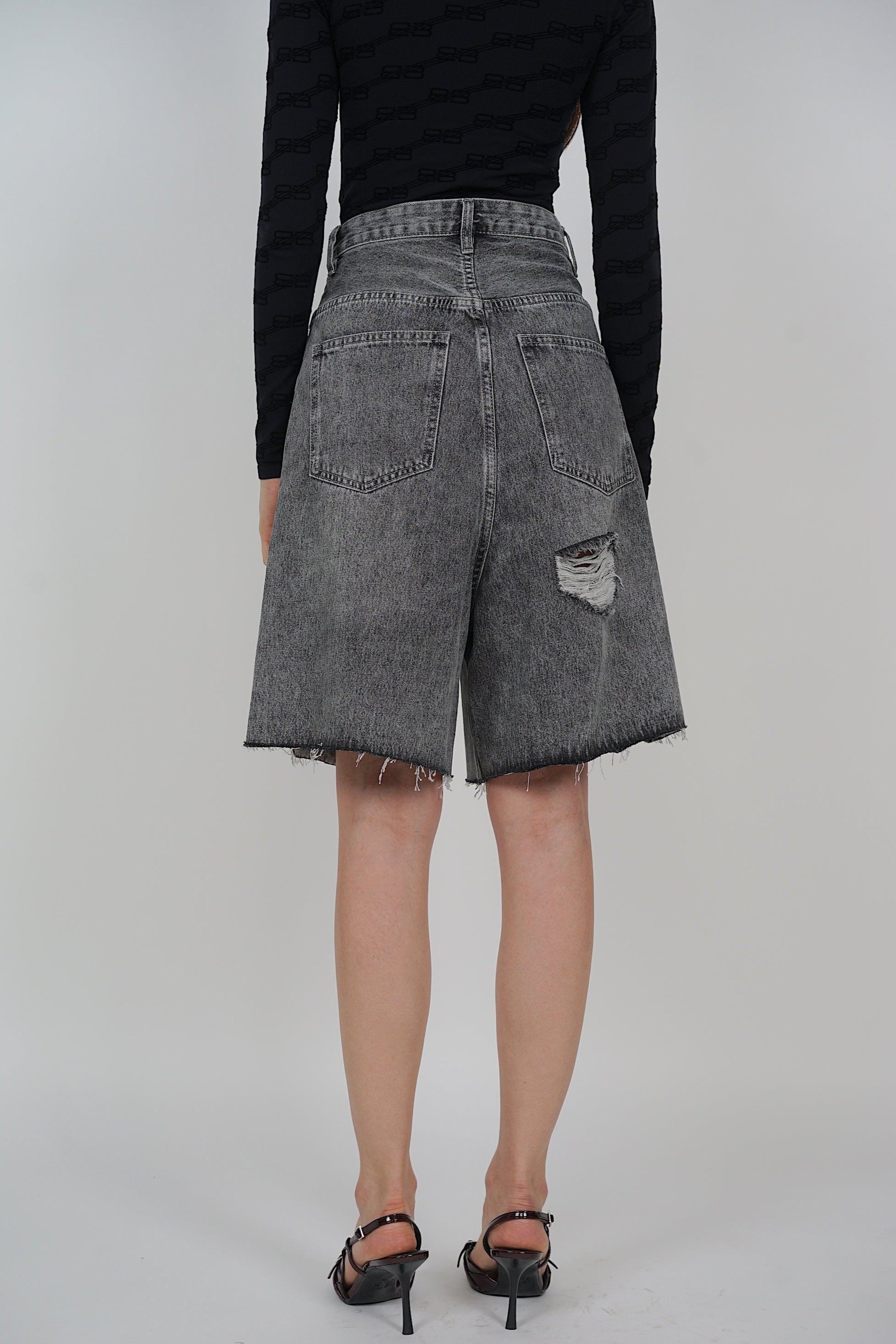 Distressed Bermuda Denim Jeans in Washed Grey