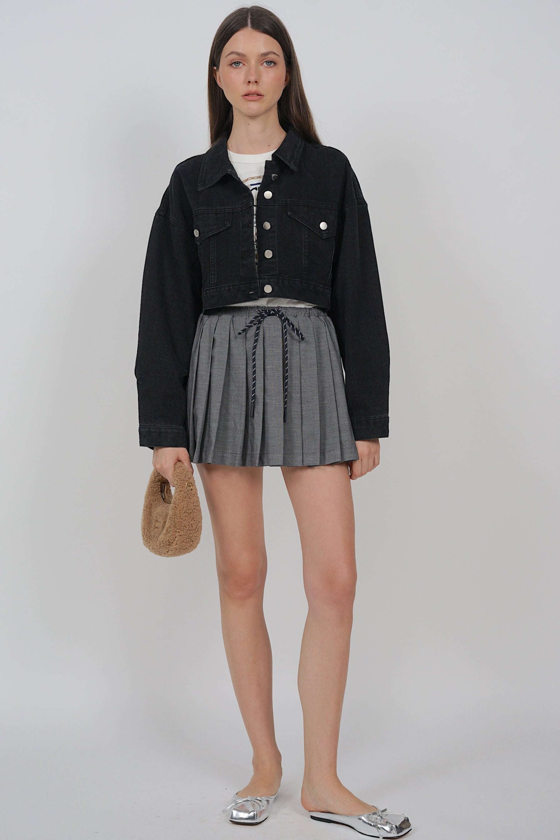 Relaxed Cropped Denim Jacket in Black