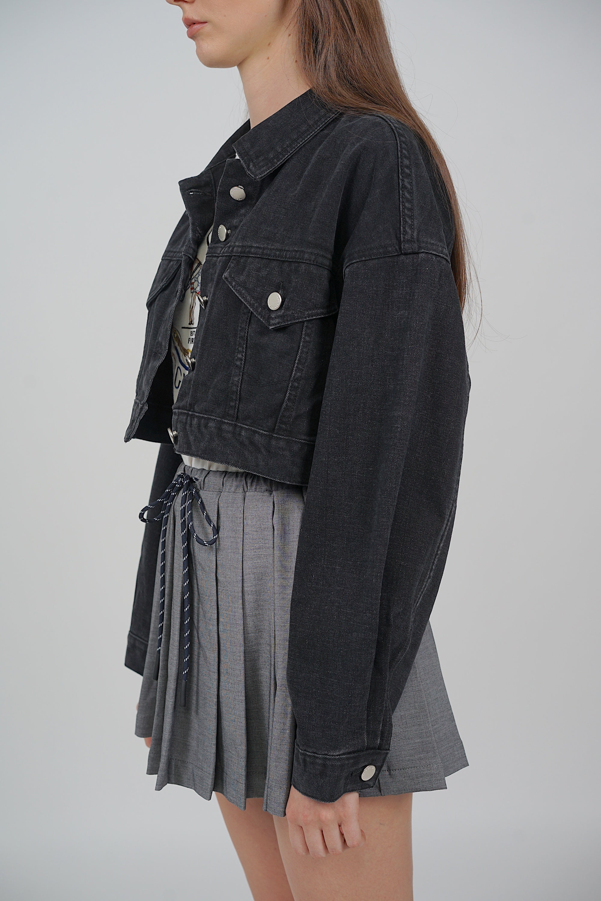 Relaxed Cropped Denim Jacket in Black