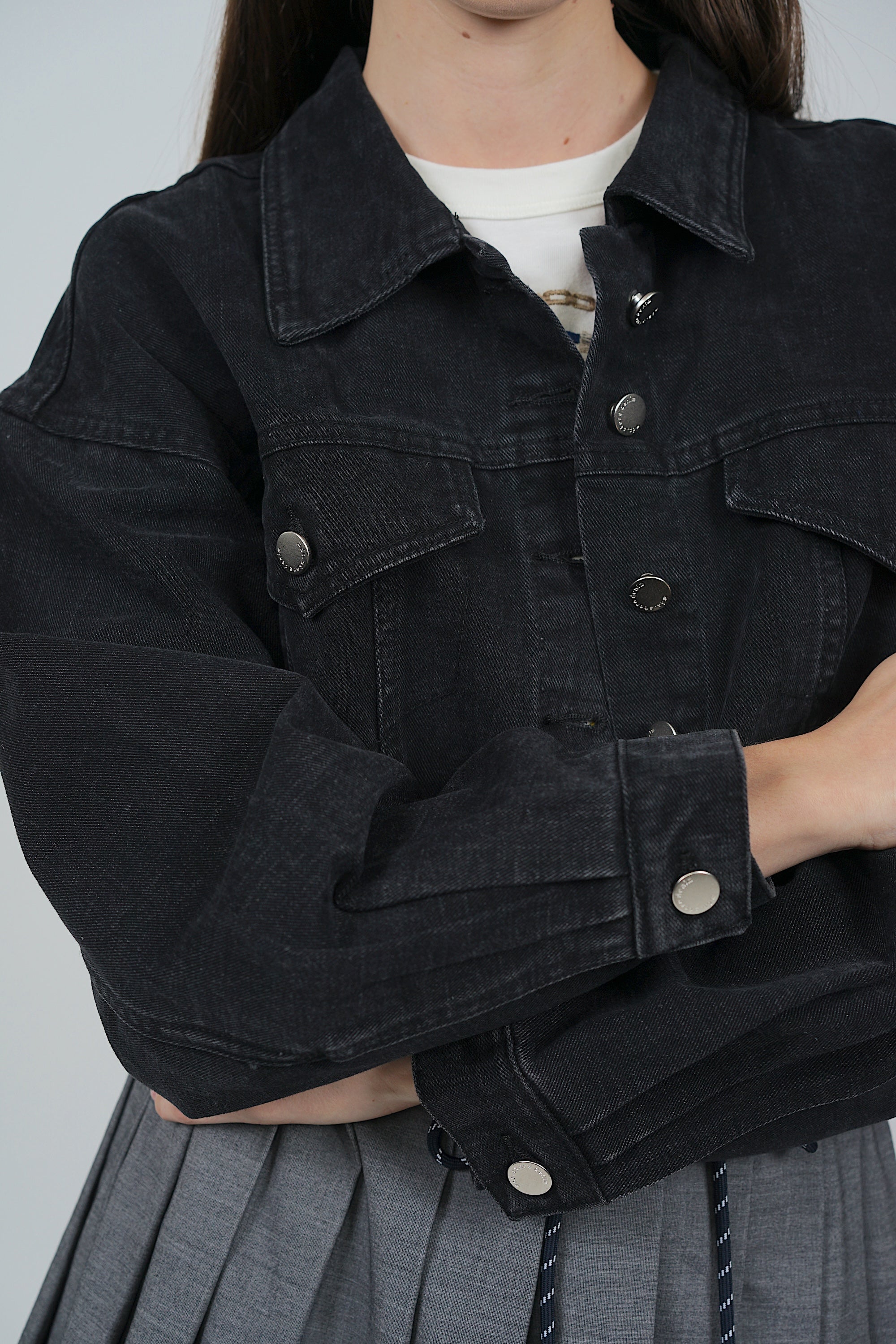Relaxed Cropped Denim Jacket in Black