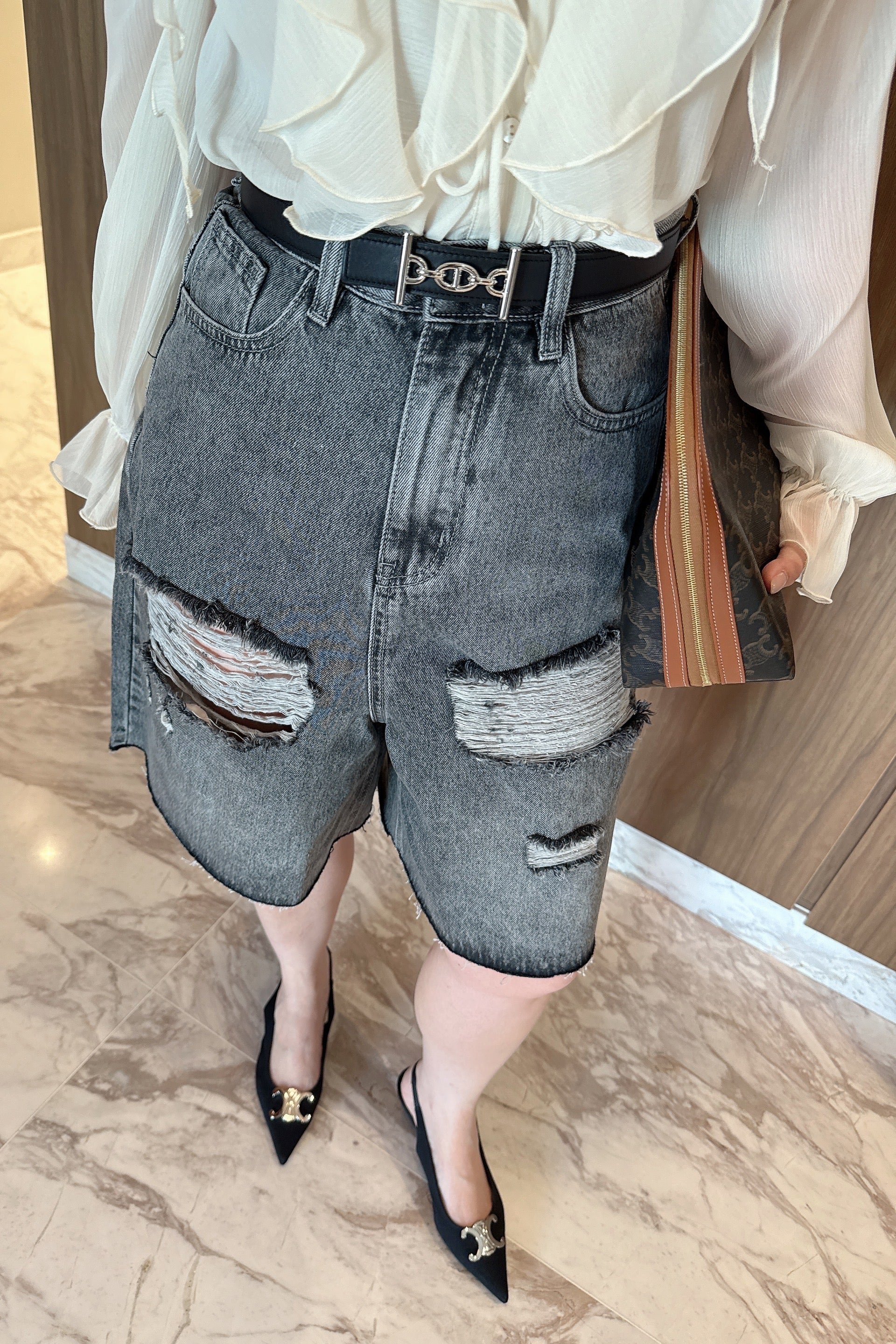 Distressed Bermuda Denim Jeans in Washed Grey