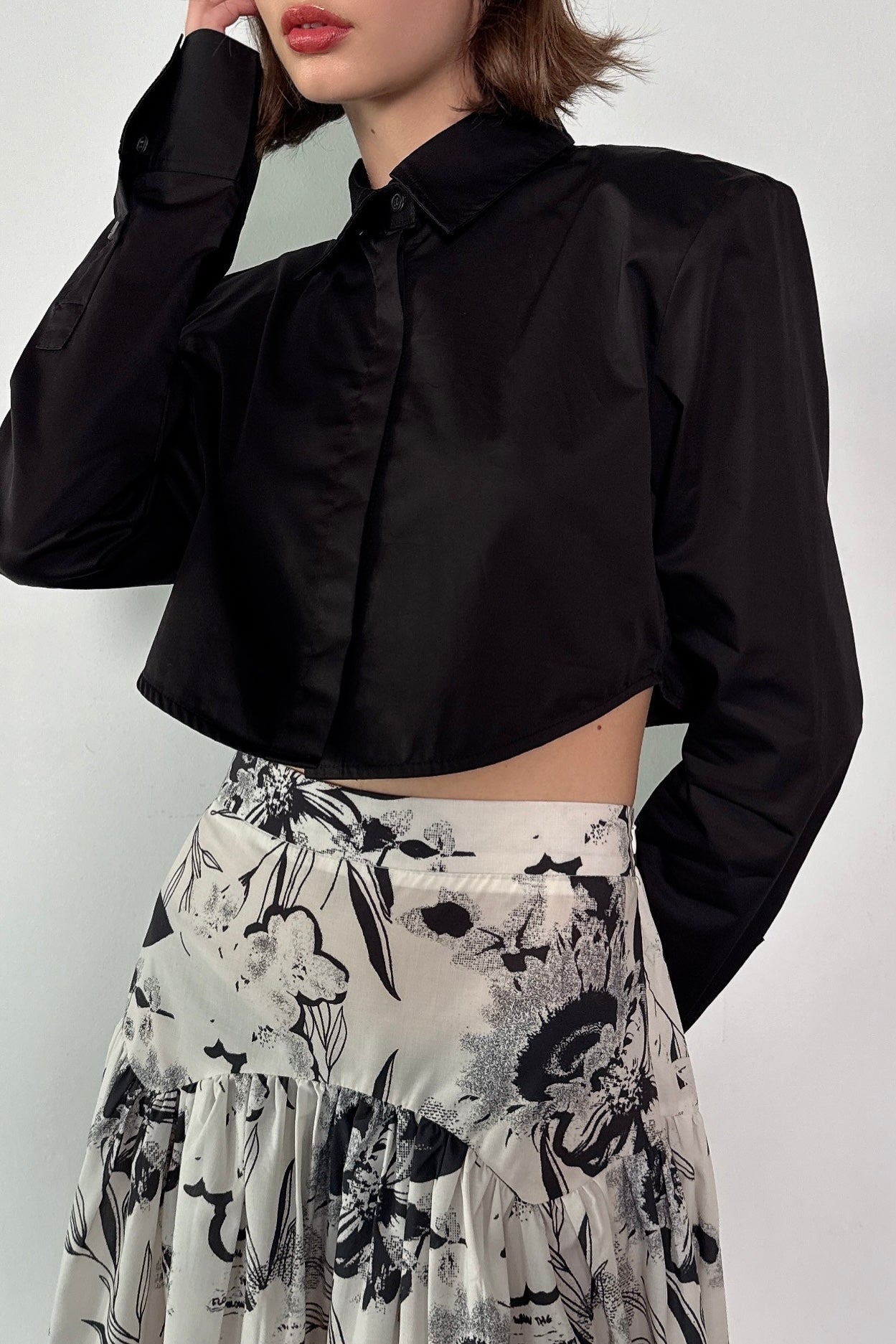 Cropped Collar Shirt in Black