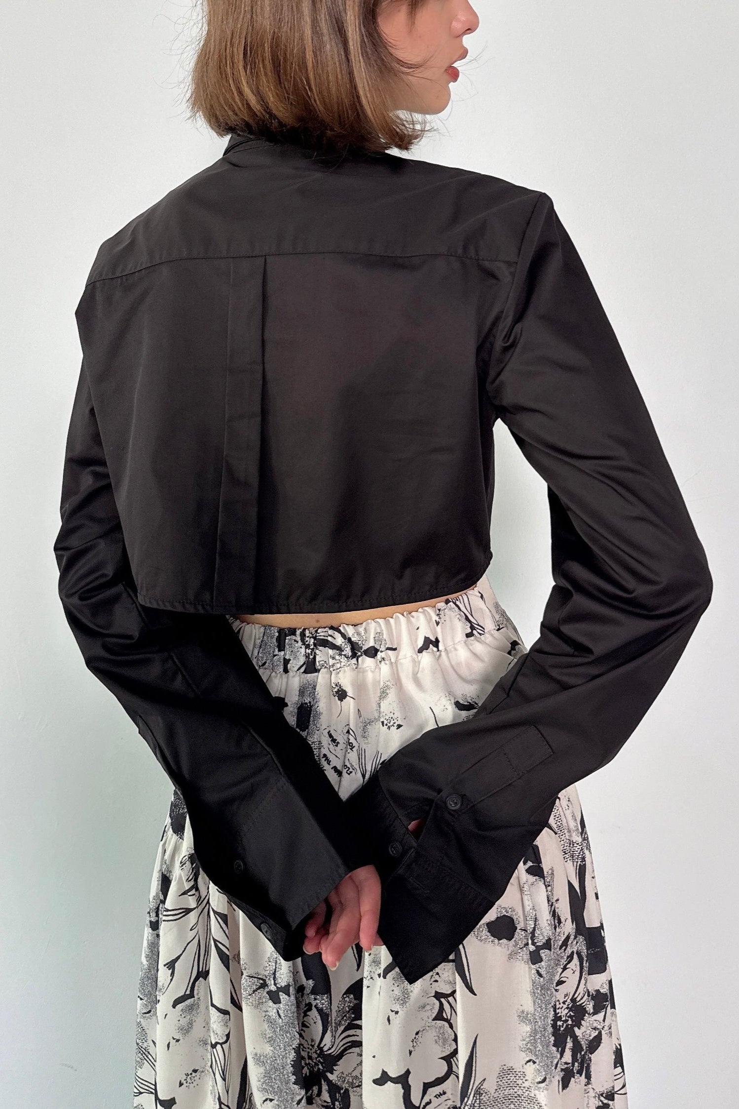 Cropped Collar Shirt in Black