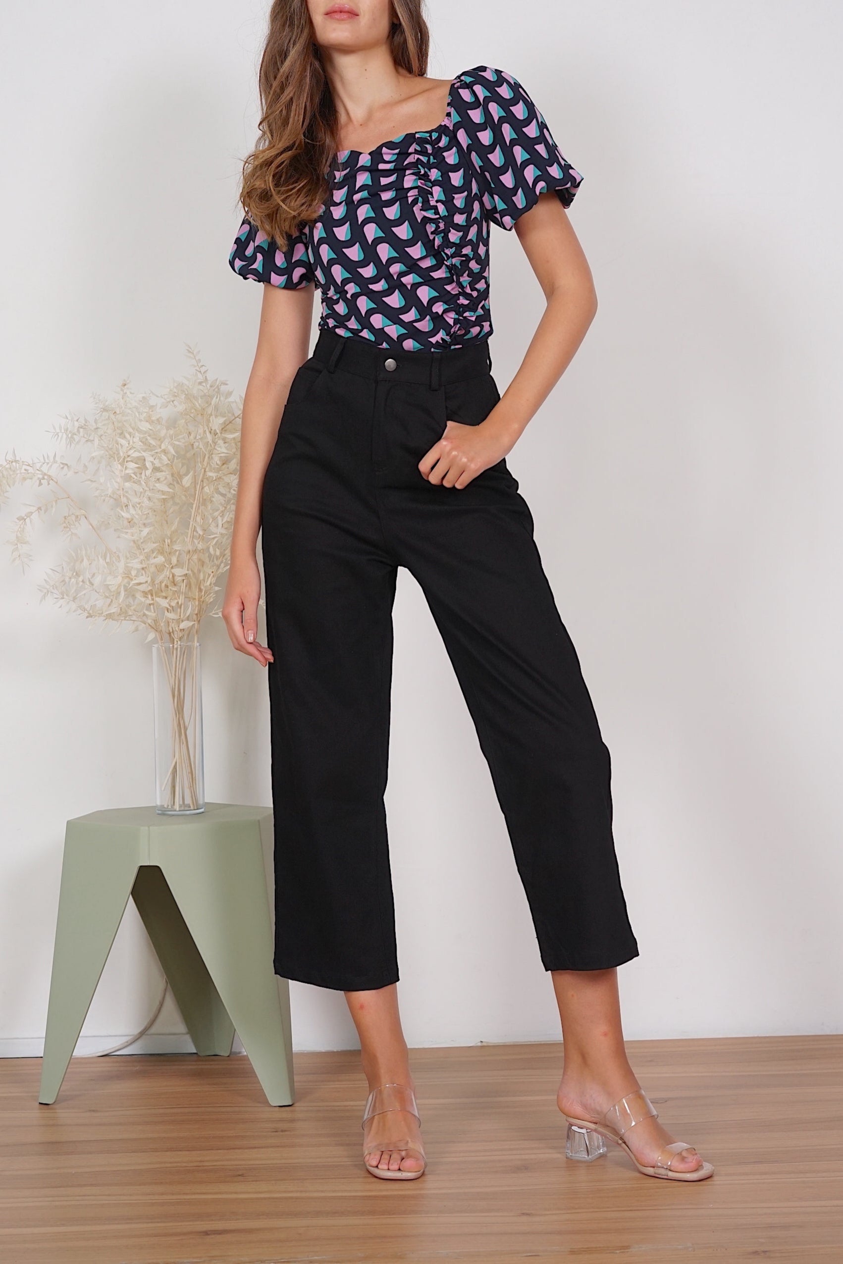 Liza Gathered Puffy Top in Black Purple Abstract