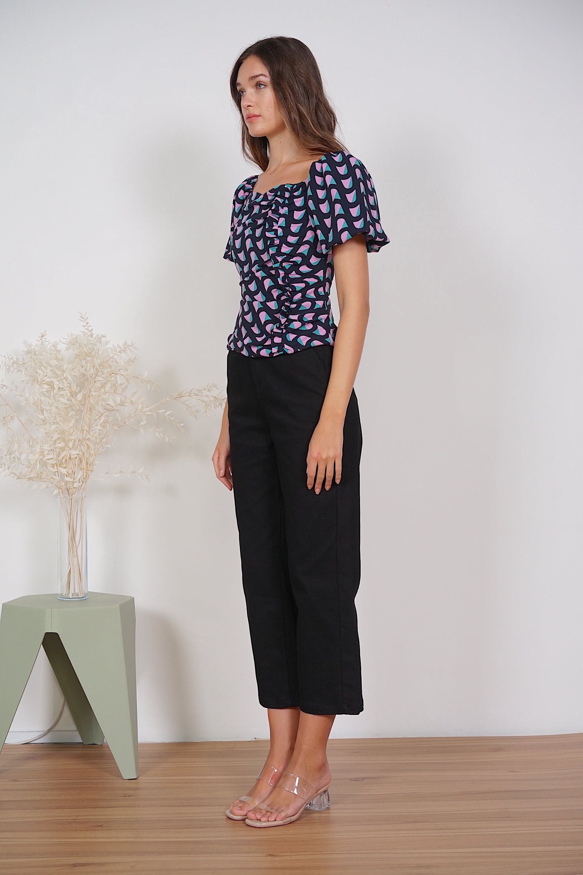 Liza Gathered Puffy Top in Black Purple Abstract