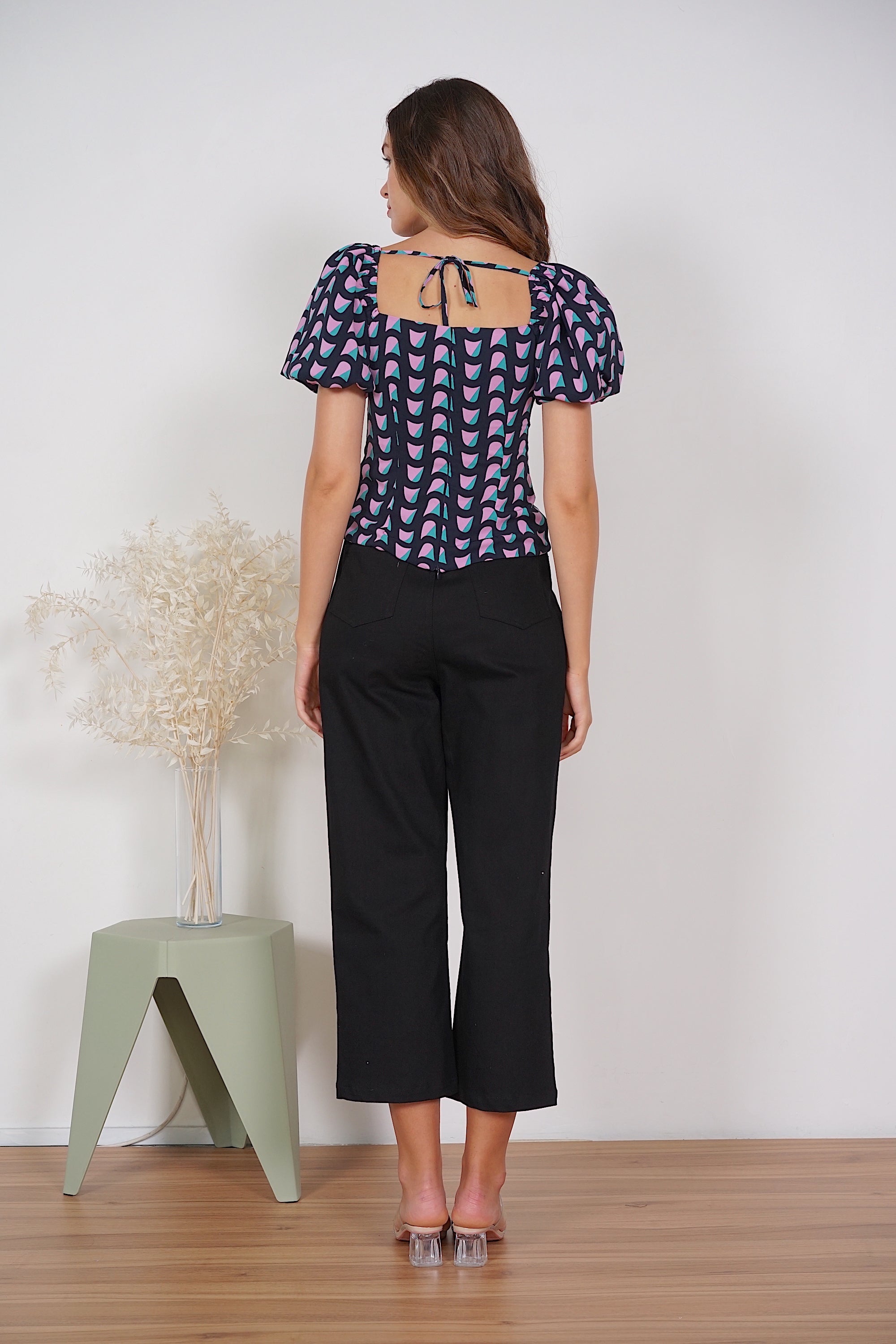 Liza Gathered Puffy Top in Black Purple Abstract