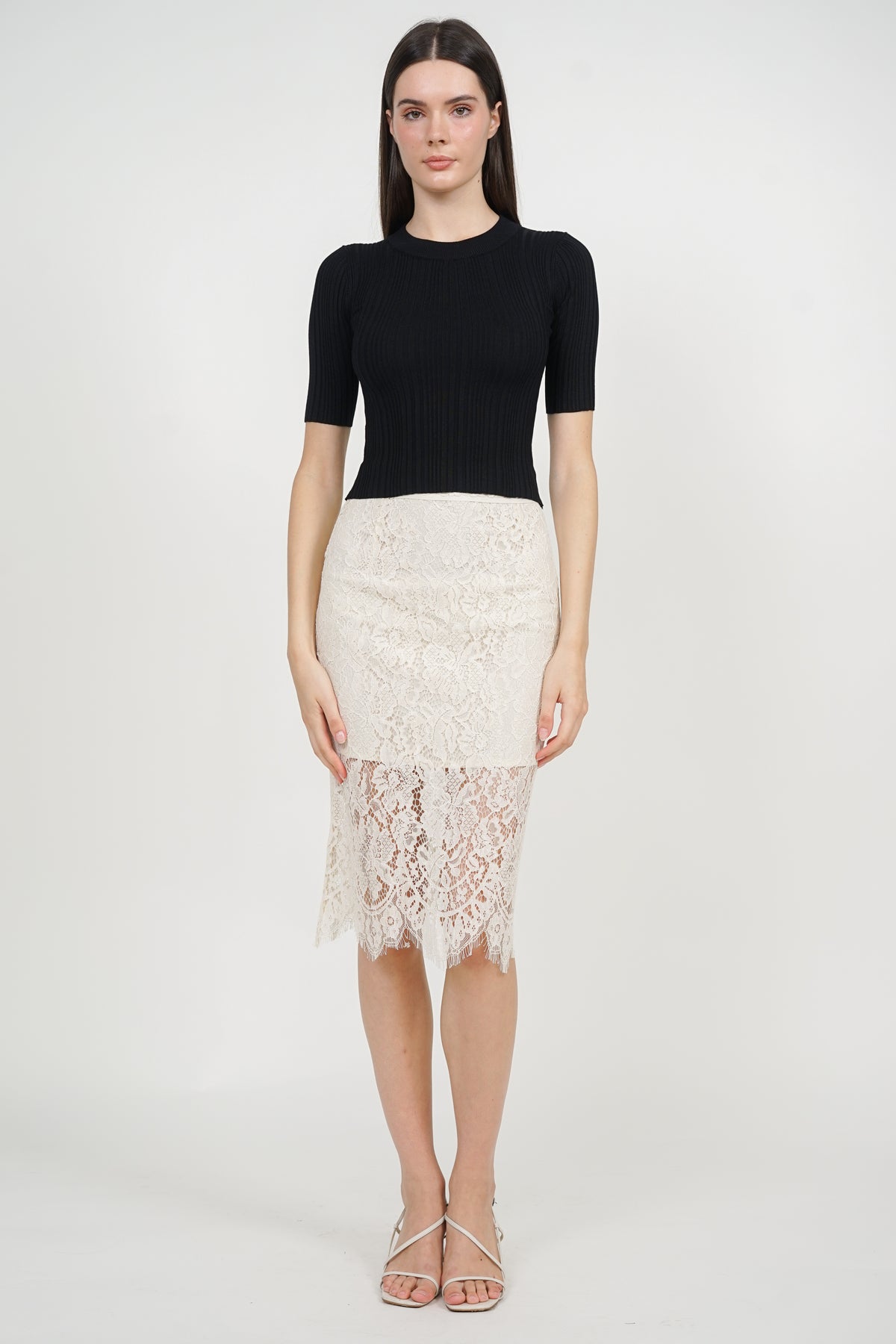 Round Neck Ribbed Knit Top in Black