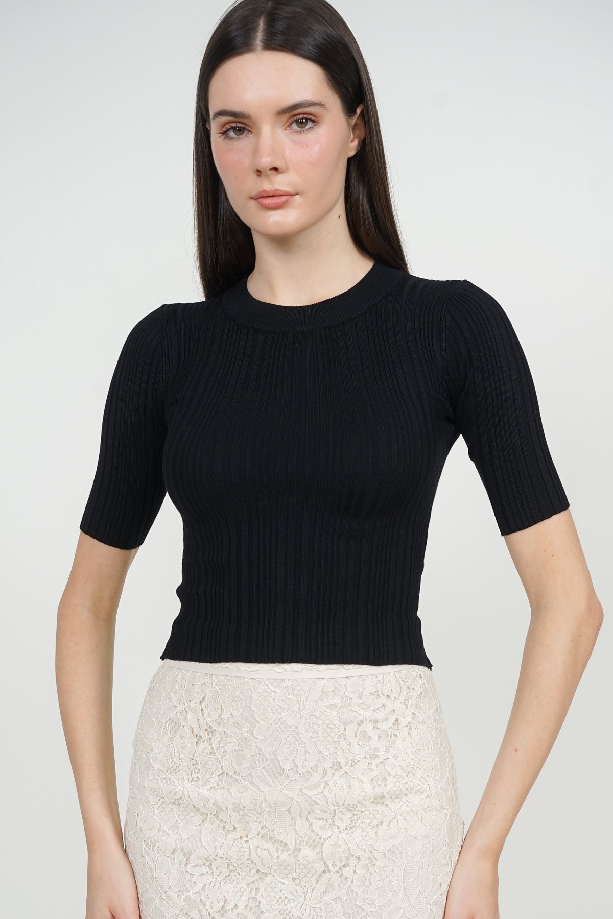 Round Neck Ribbed Knit Top in Black