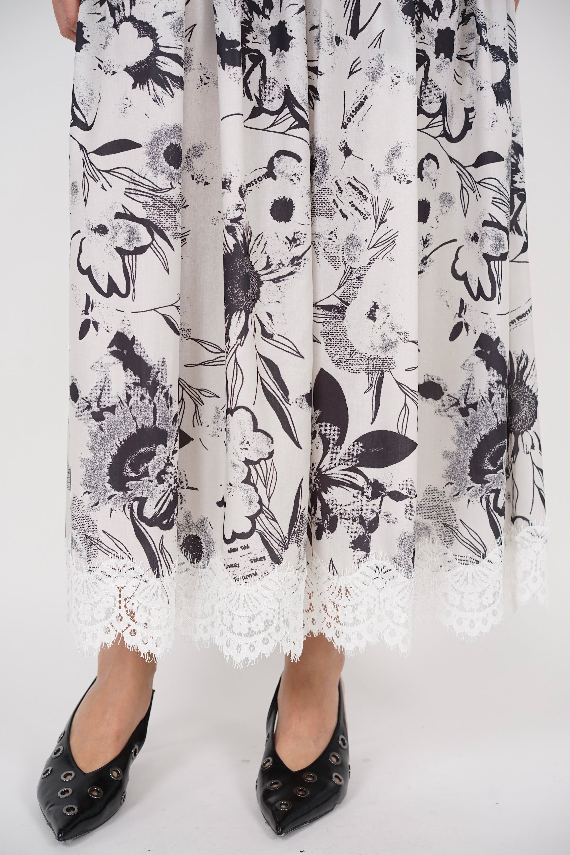 Flare Lace Trim Skirt in White Floral