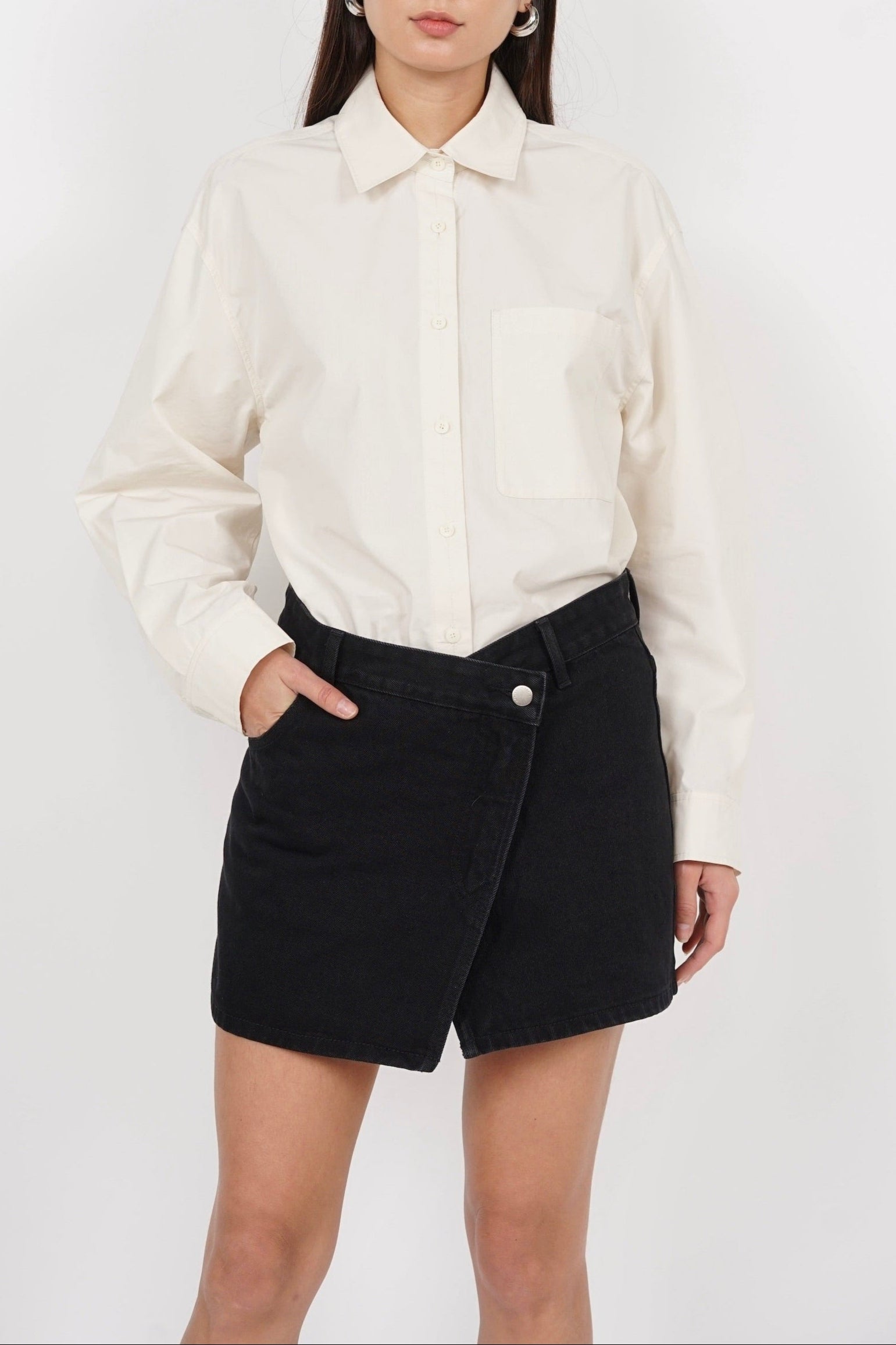 Low Waist Mini Skirt in Black