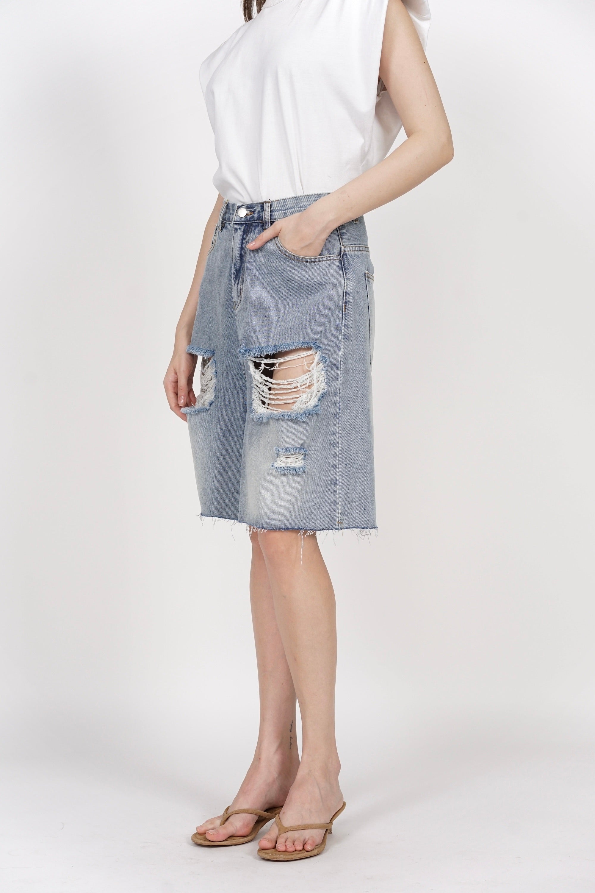Distressed Bermuda Denim Jeans in Washed Blue