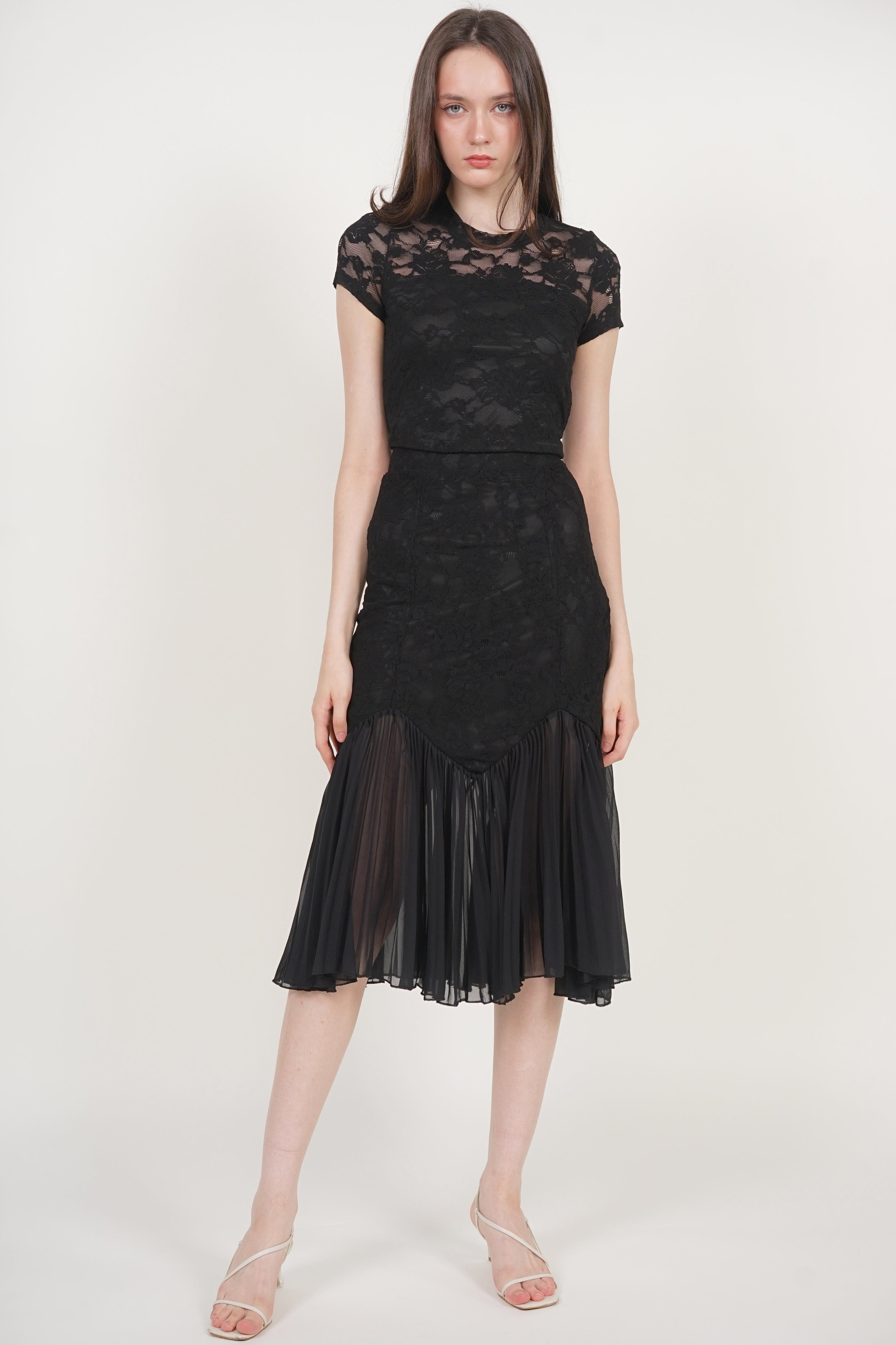 Crop Top Waist Tie in Black Lace