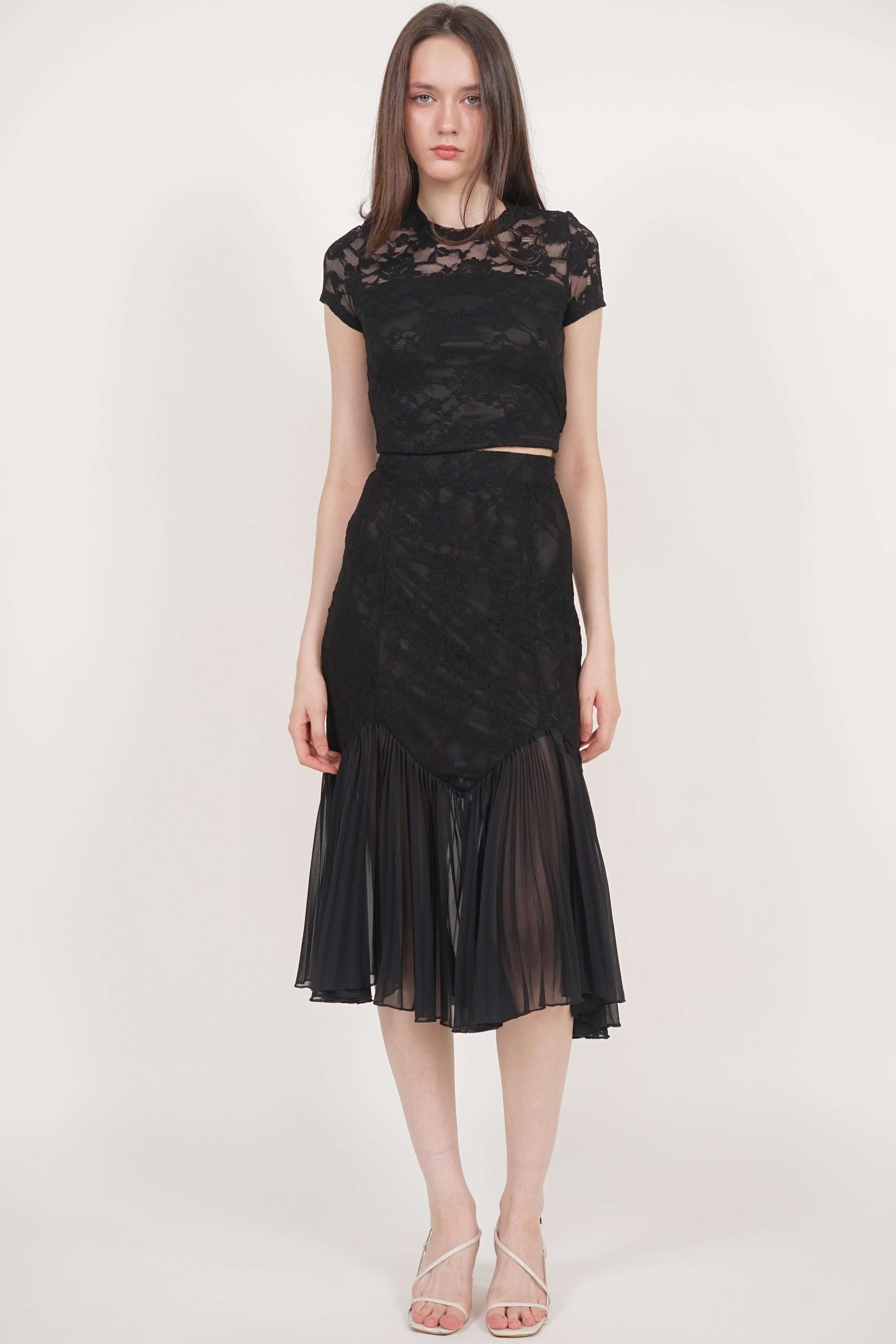 Crop Top Waist Tie in Black Lace