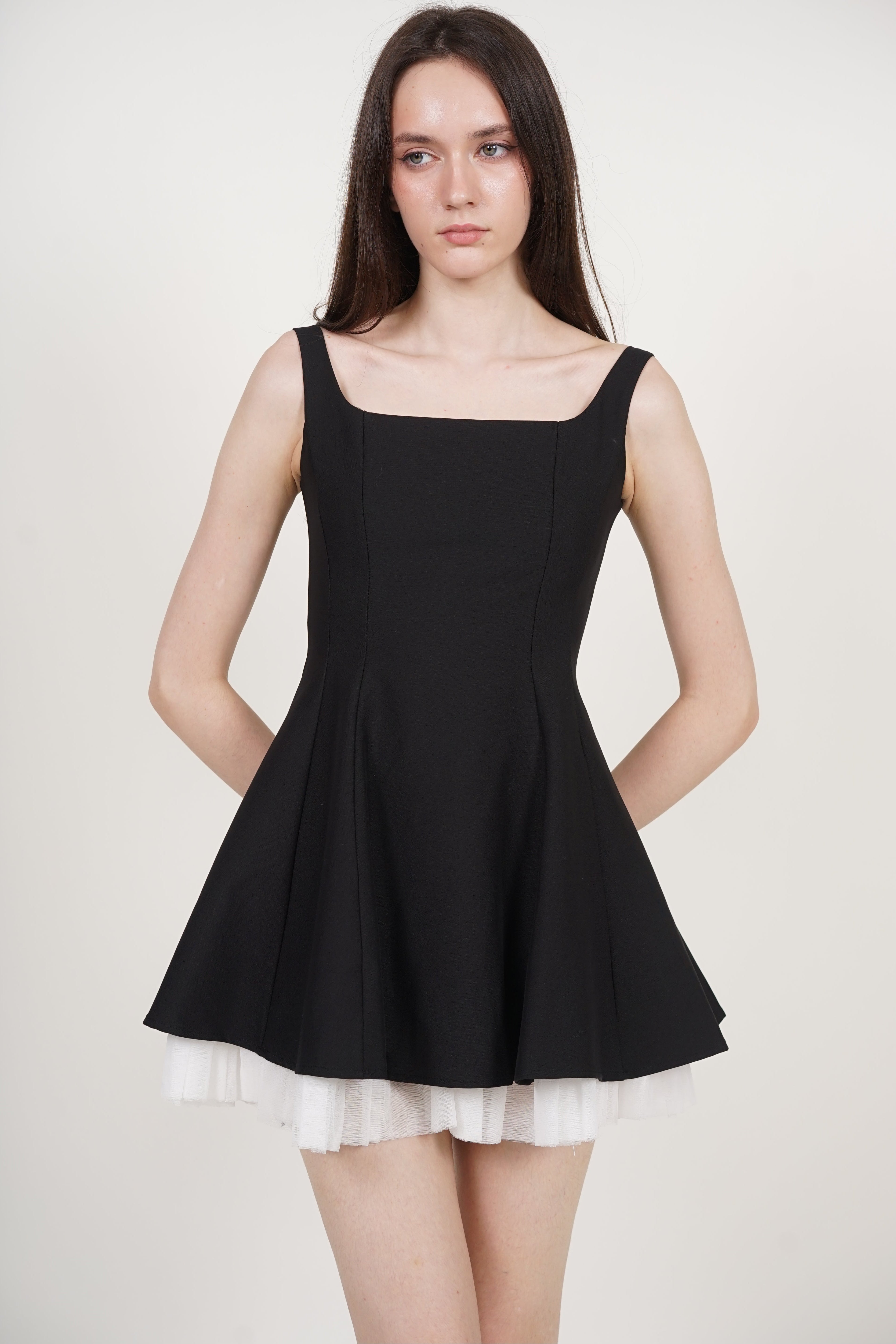 Sleeveless Contrast Mini Dress in Black