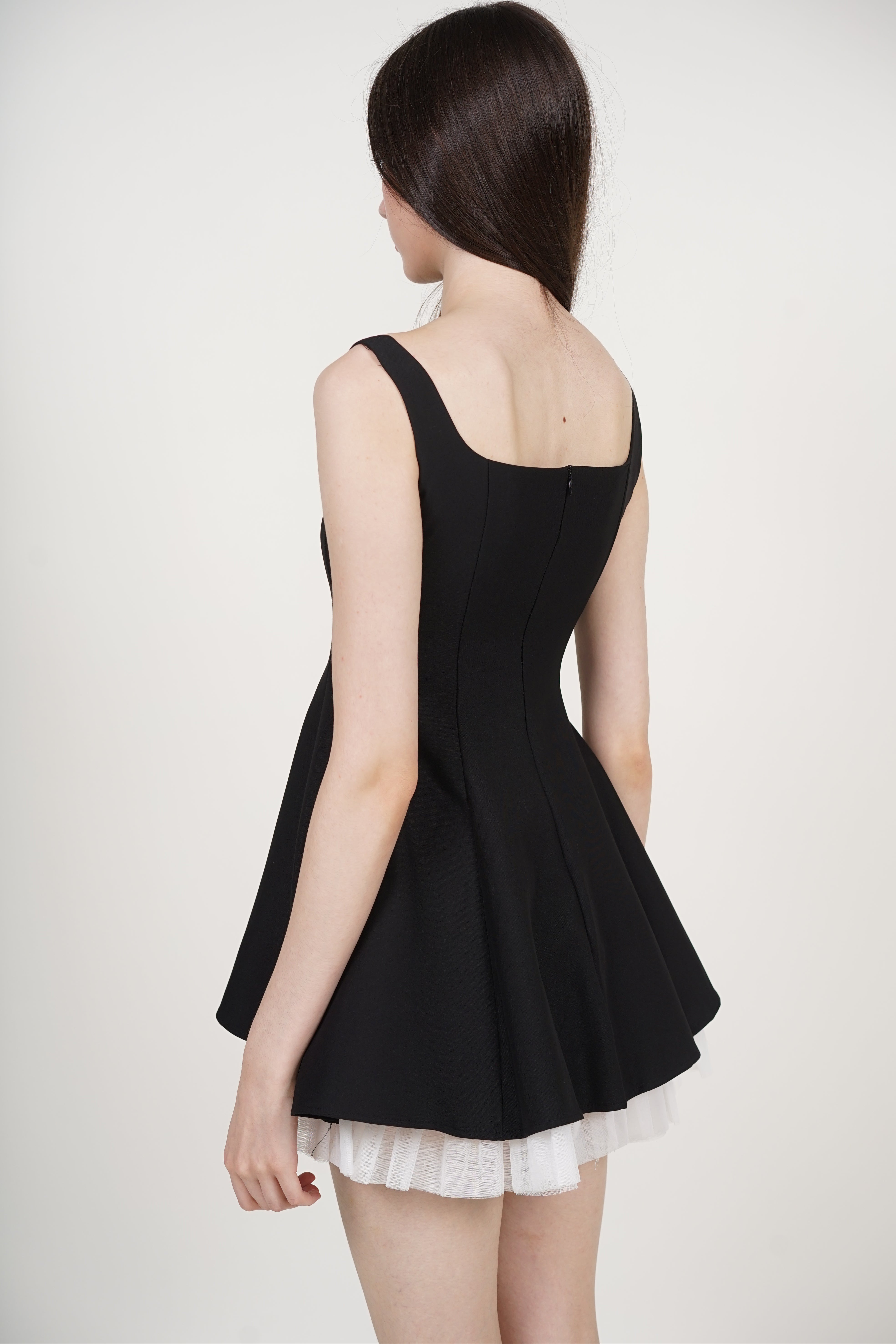 Sleeveless Contrast Mini Dress in Black