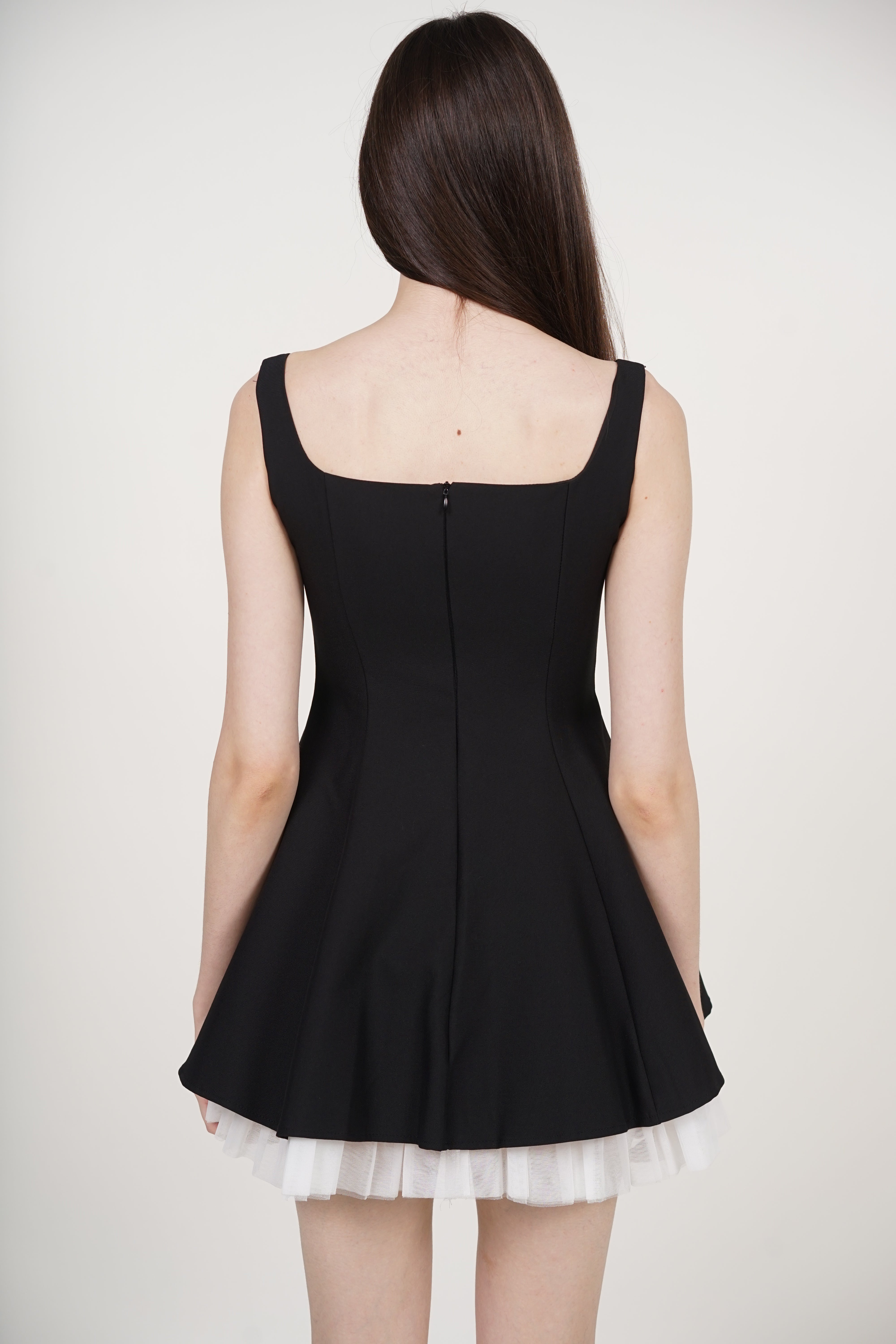 Sleeveless Contrast Mini Dress in Black