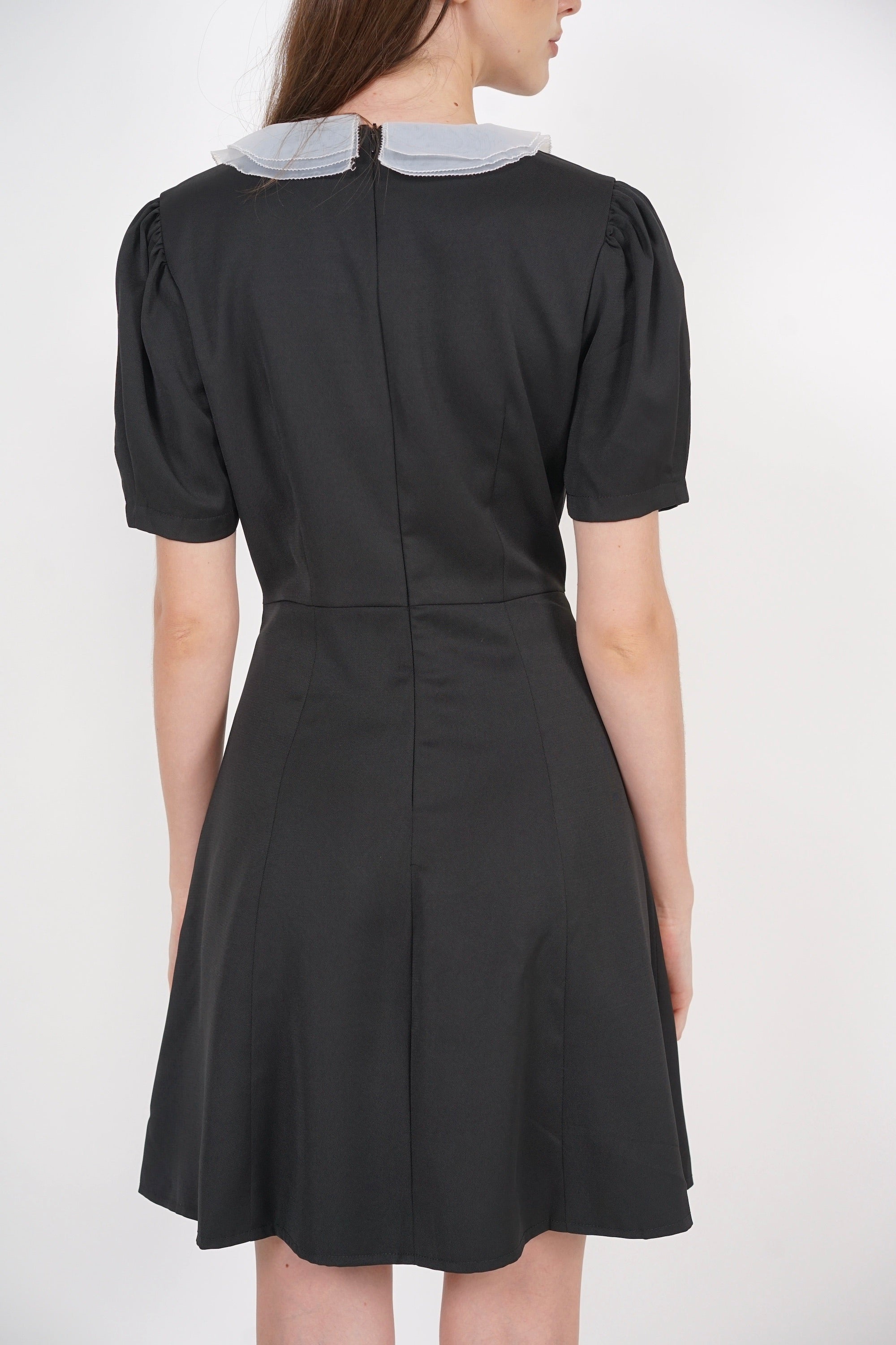 Collar Buttoned Dress in White Black